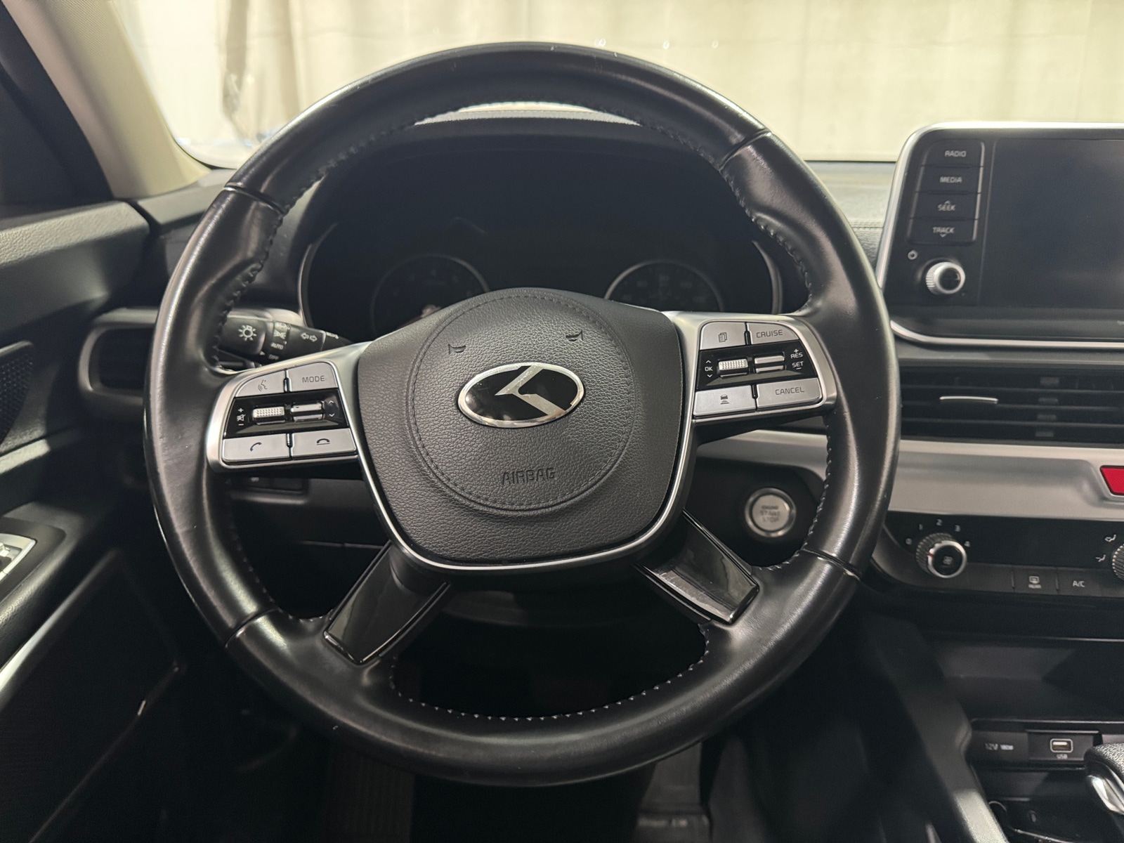 Thumbnail: 2020 Kia Telluride - 4