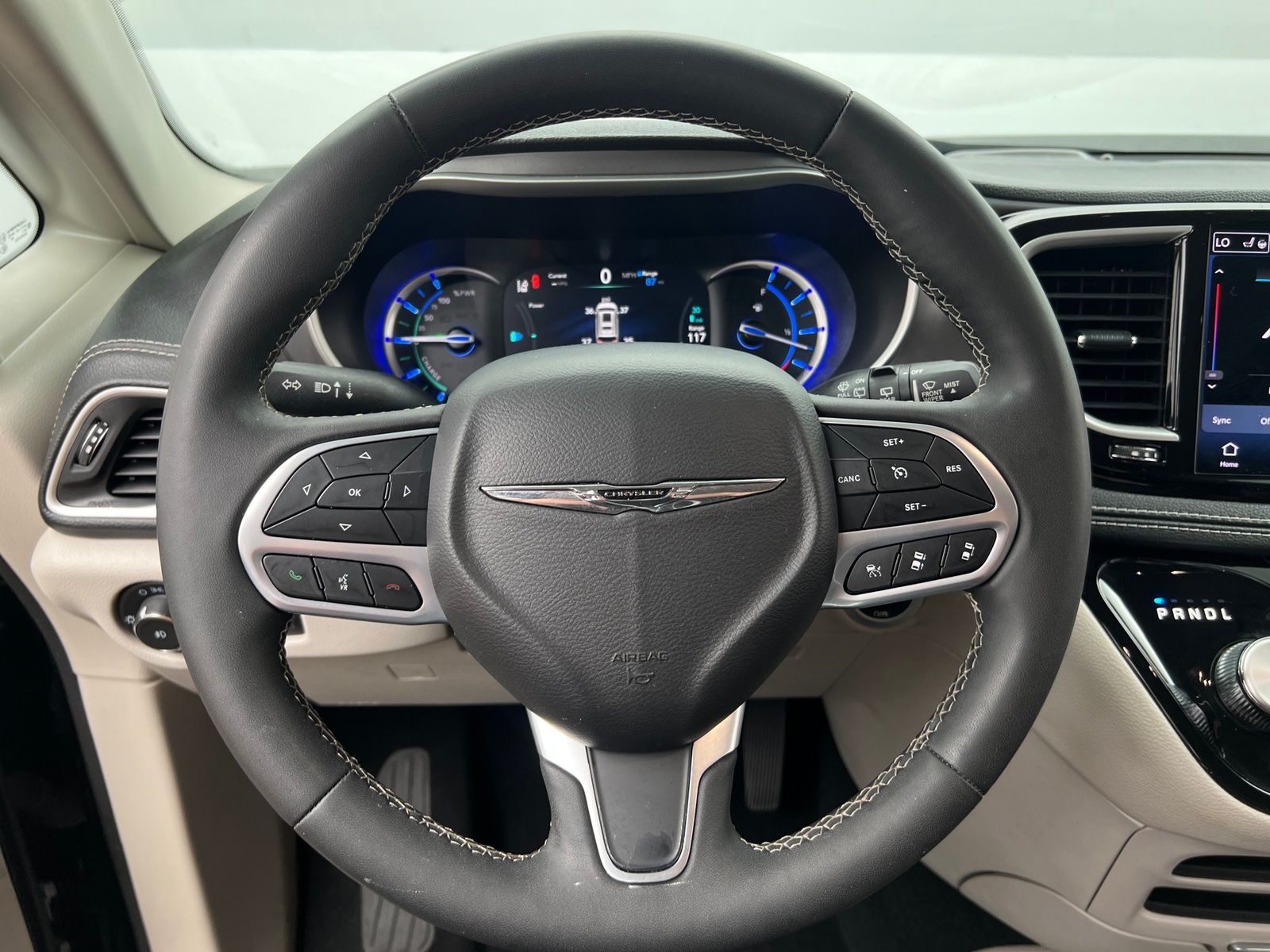 Thumbnail: 2023 Chrysler Pacifica - 4