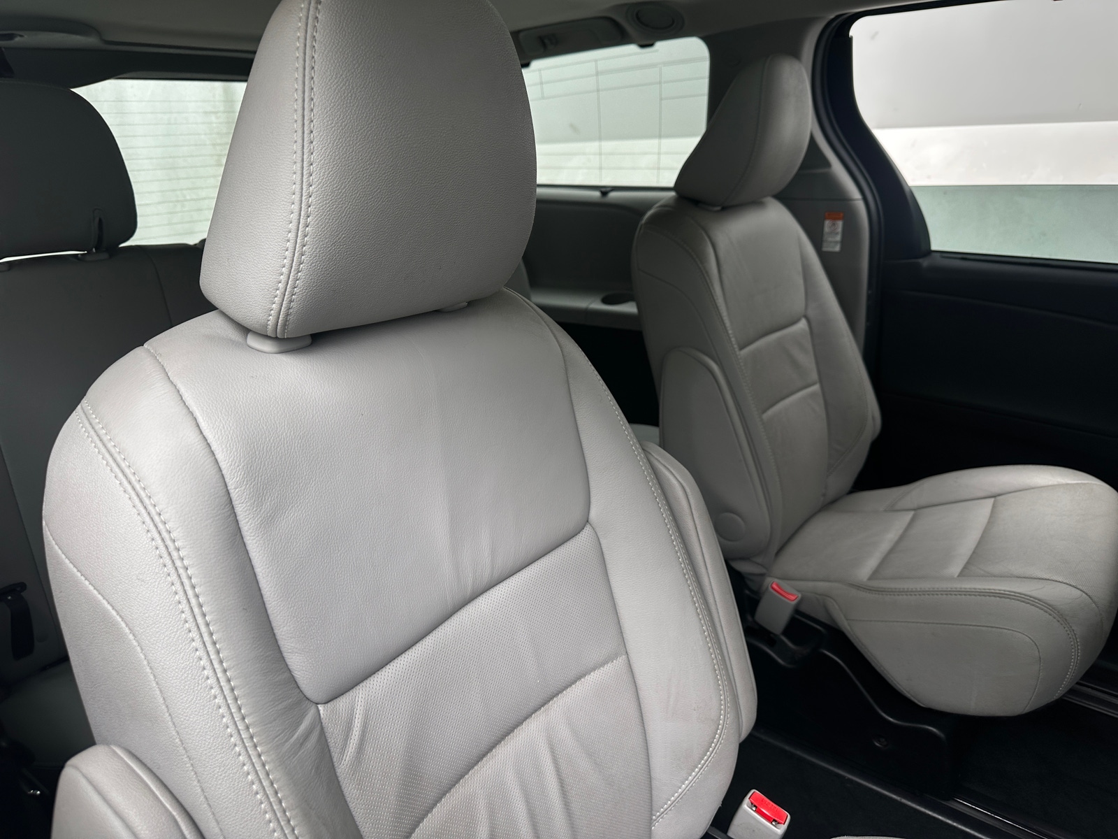 Thumbnail: 2016 Toyota Sienna - 5