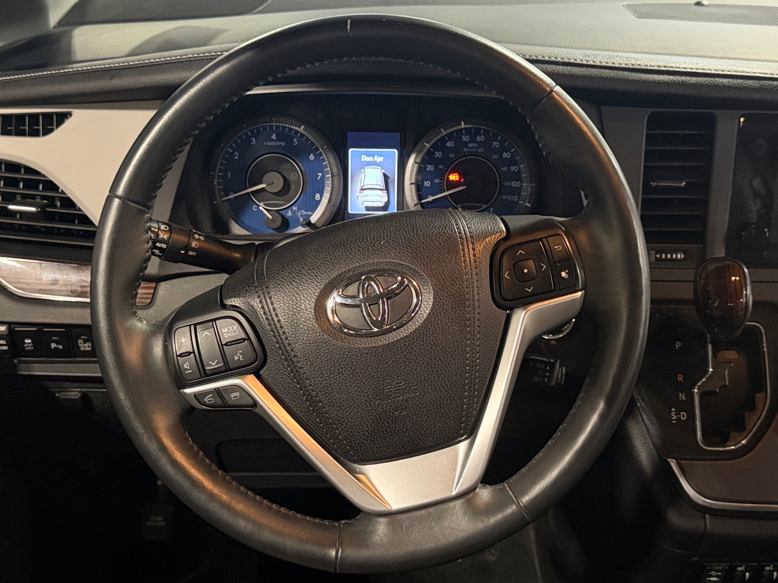 Thumbnail: 2016 Toyota Sienna - 4