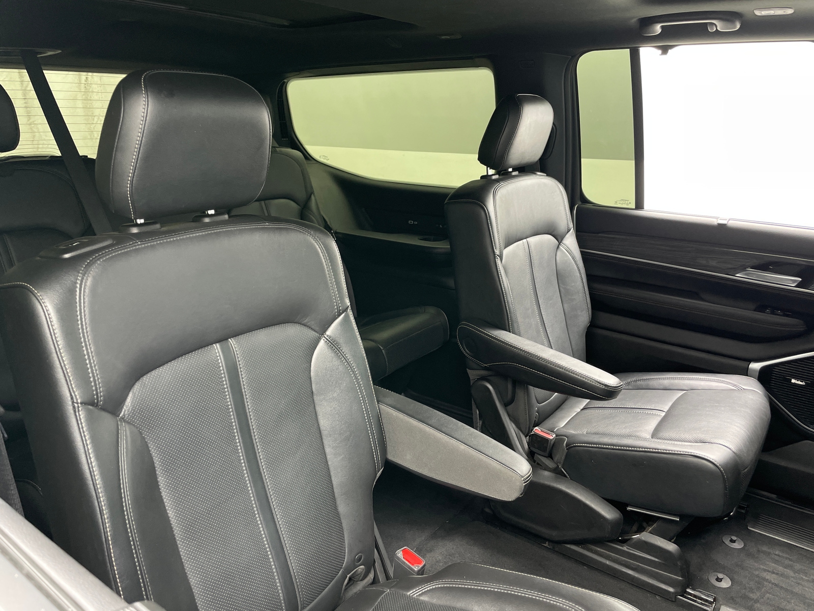 Thumbnail: 2022 Jeep Wagoneer - 5