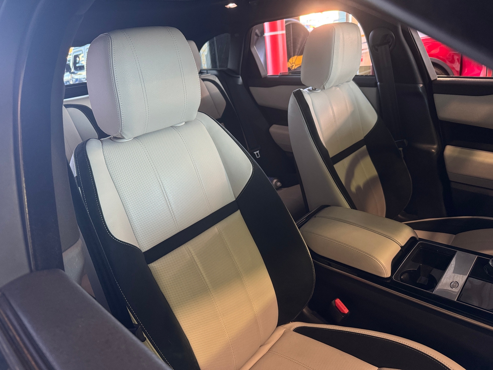 Thumbnail: 2020 Land Rover Range Rover Velar - 2