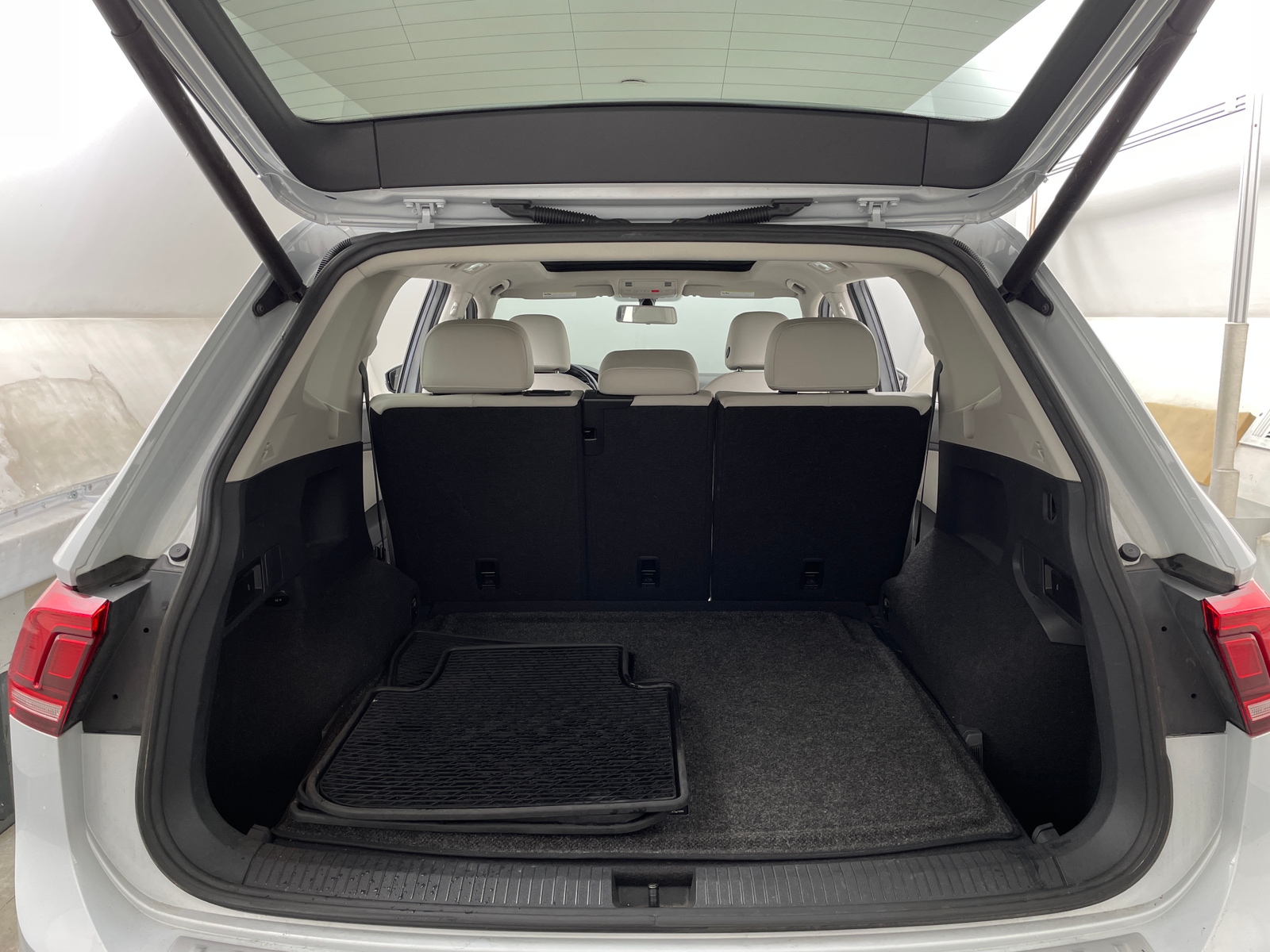 Thumbnail: 2018 Volkswagen Tiguan - 7