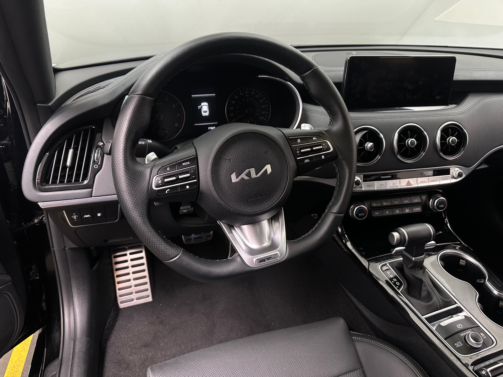 Thumbnail: 2023 Kia Stinger - 4