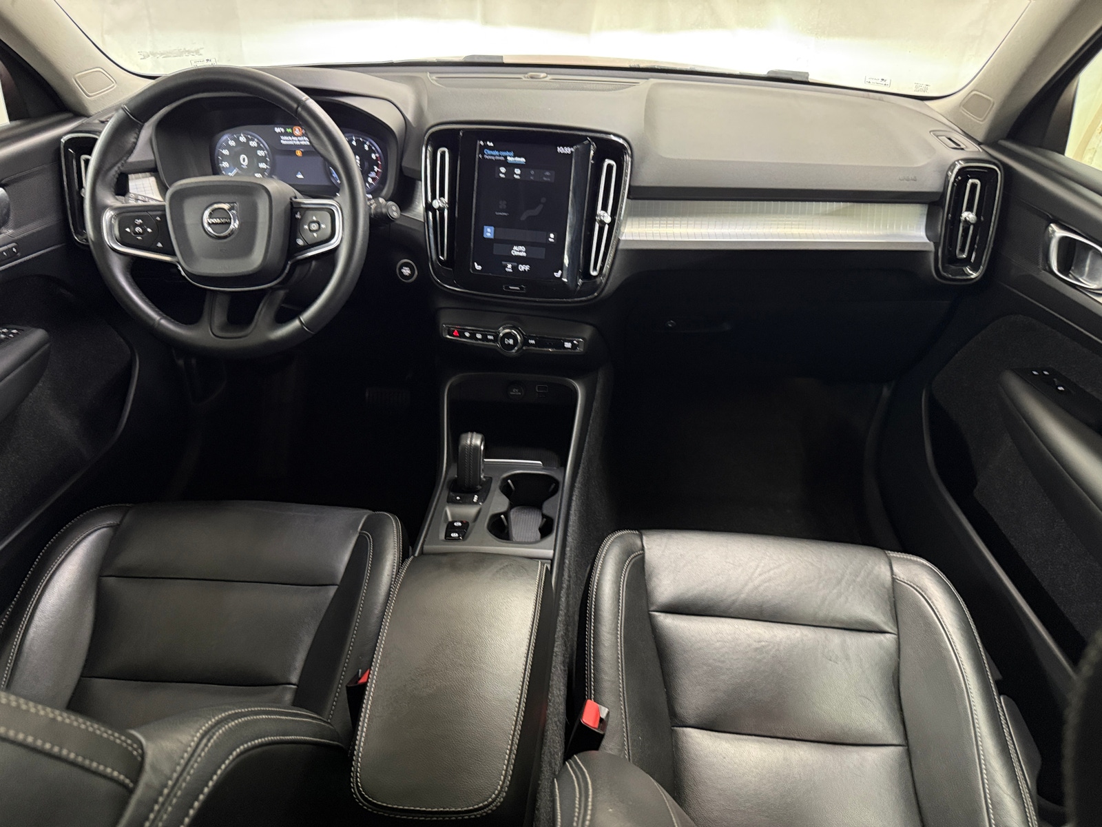 Thumbnail: 2019 Volvo XC40 - 2