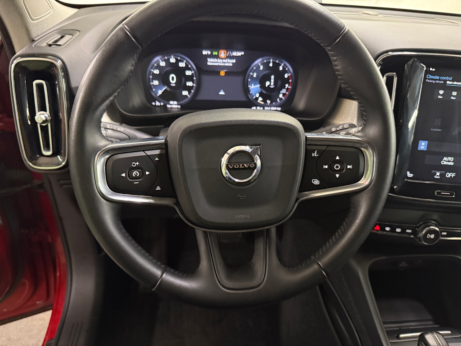 Thumbnail: 2019 Volvo XC40 - 4