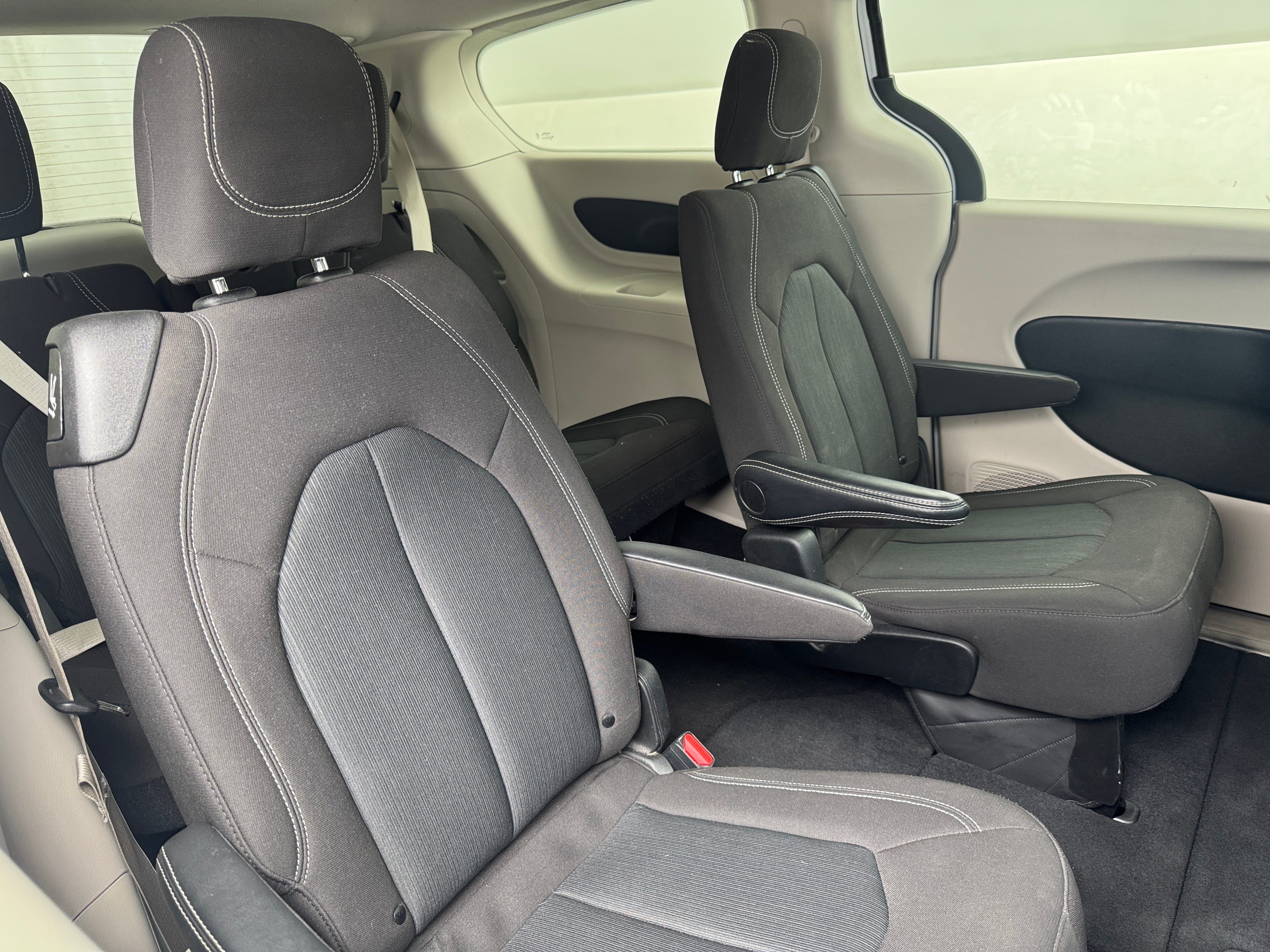 2024 Chrysler Voyager LX