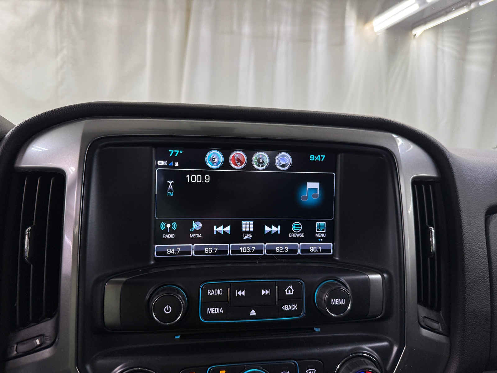 Thumbnail: 2017 Chevrolet Silverado 1500 - 4