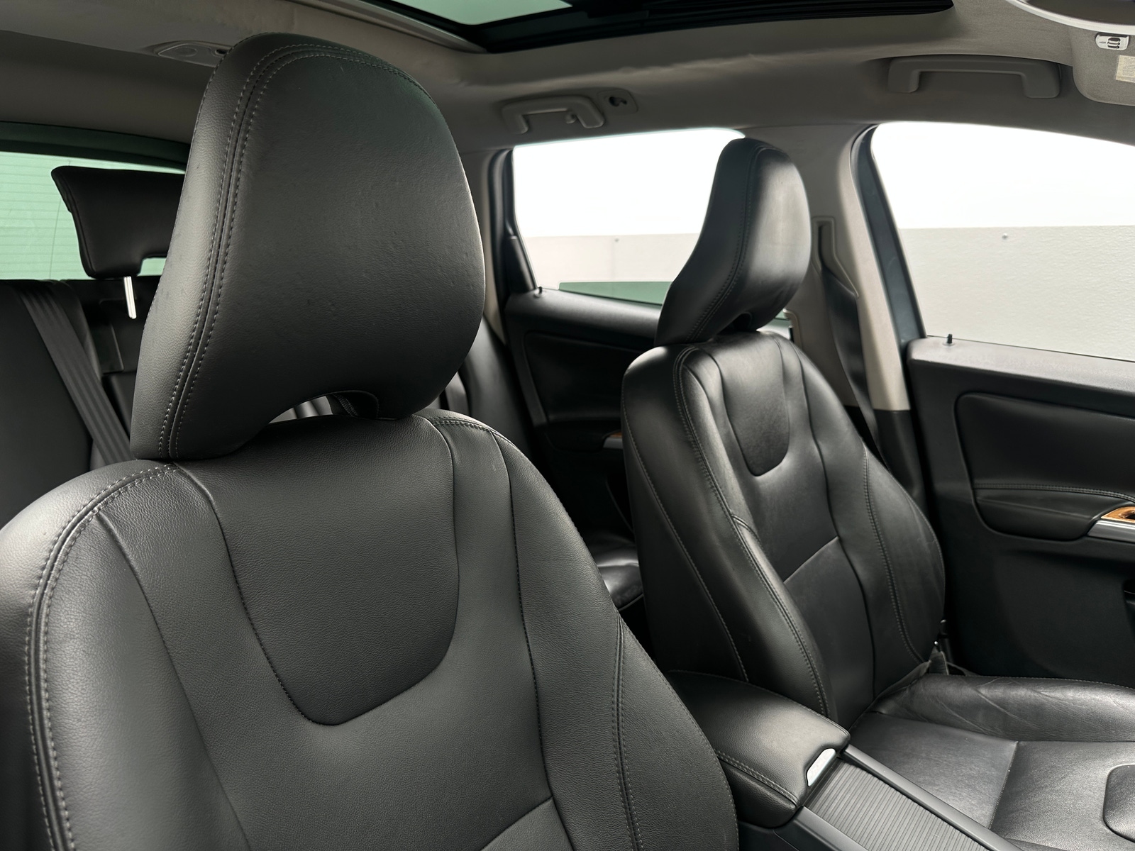 Thumbnail: 2017 Volvo XC60 - 2