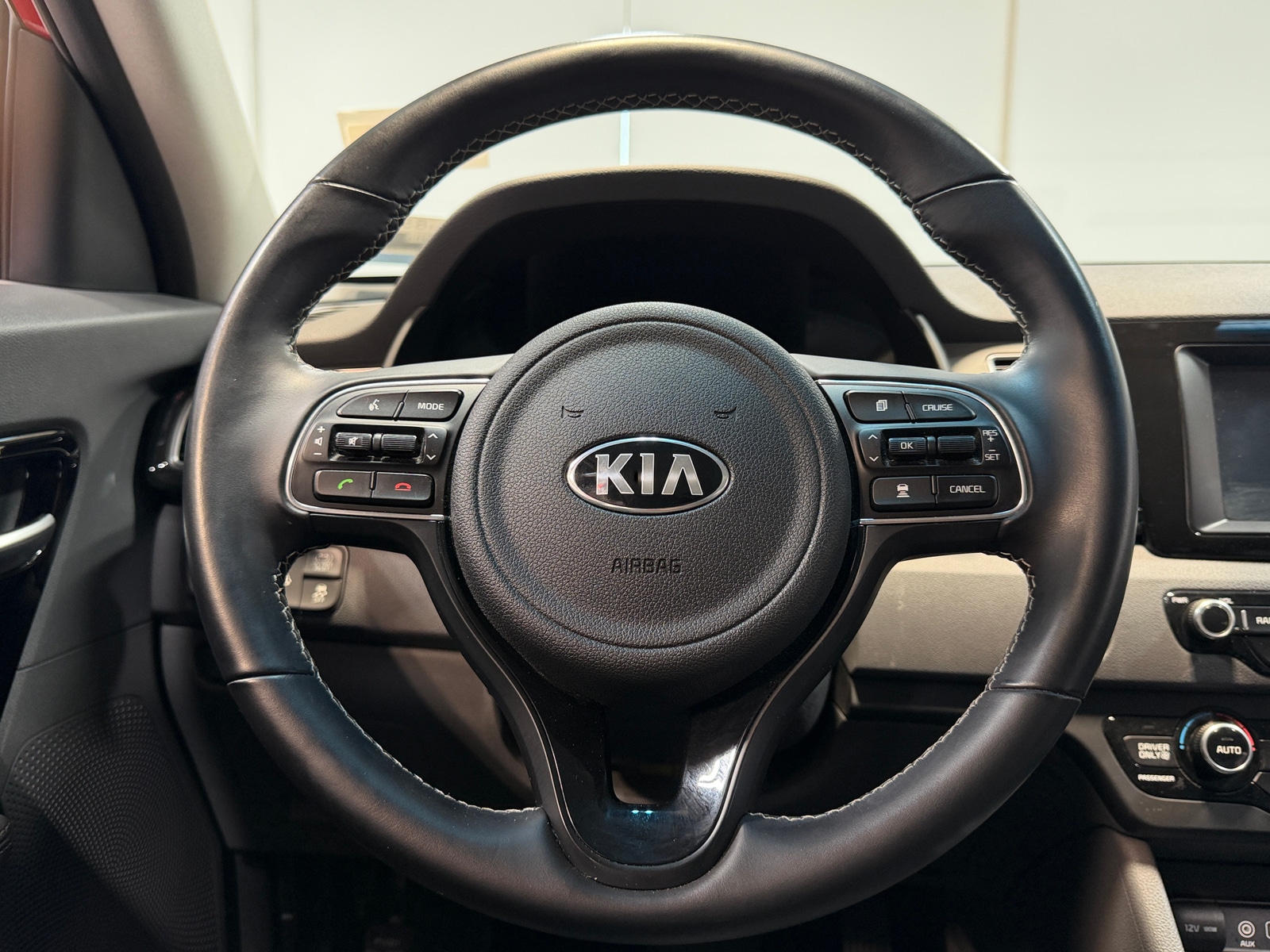 Thumbnail: 2019 Kia Niro - 5