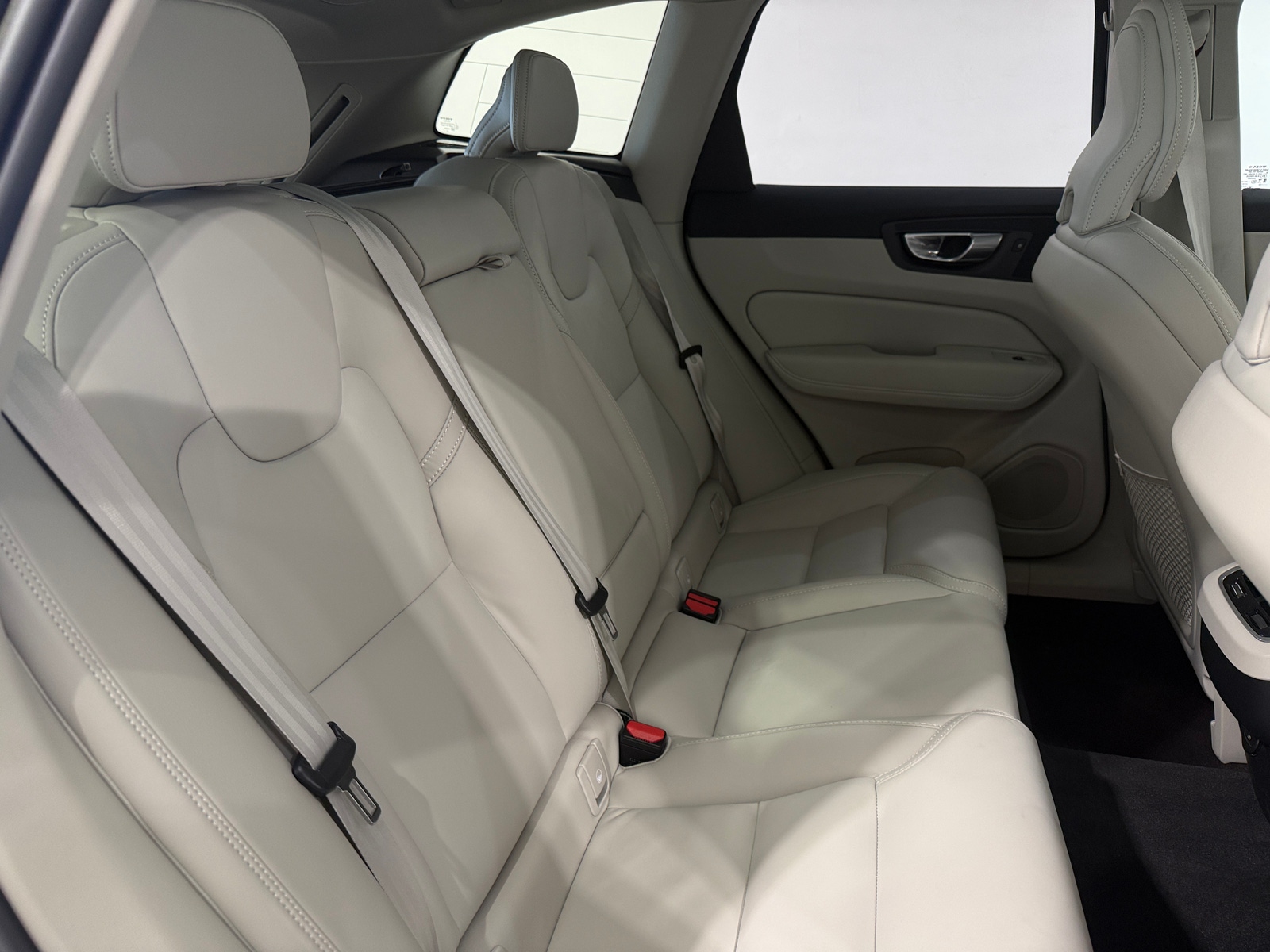 Thumbnail: 2023 Volvo XC60 - 5