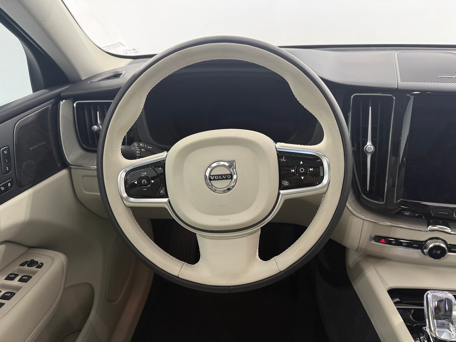 Thumbnail: 2023 Volvo XC60 - 4