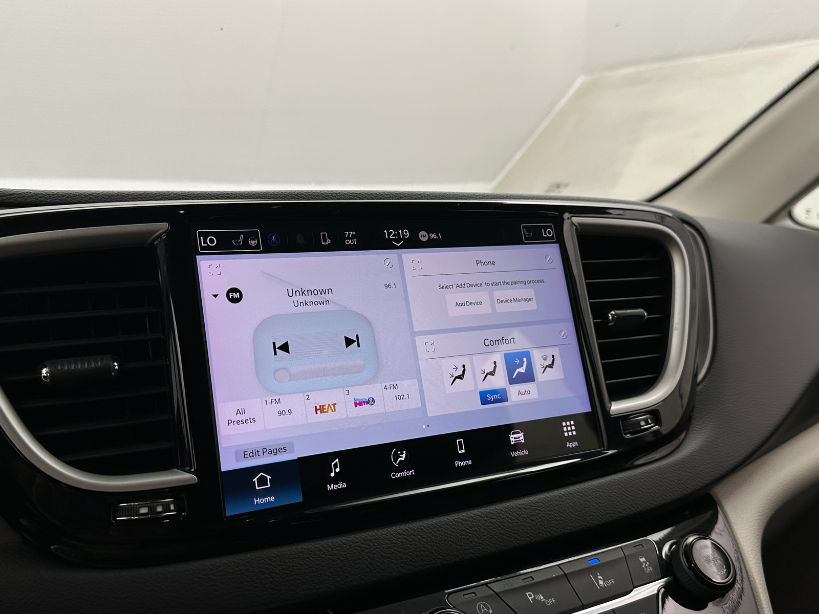 Thumbnail: 2024 Chrysler Pacifica - 3