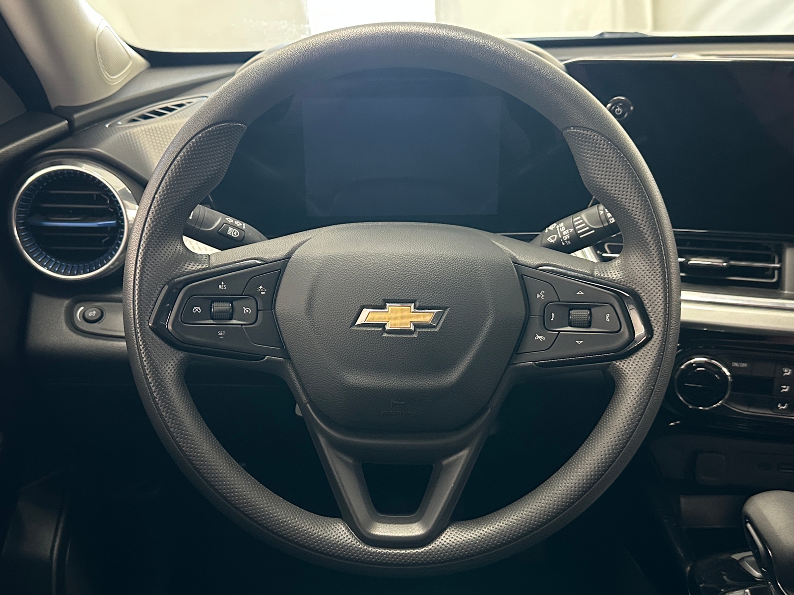 Thumbnail: 2025 Chevrolet Trax - 4