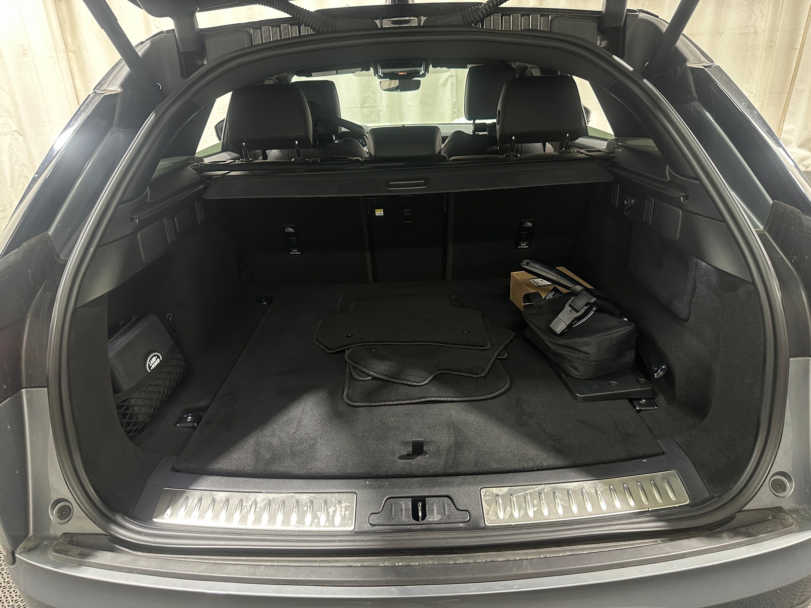 Thumbnail: 2024 Land Rover Range Rover Velar - 6