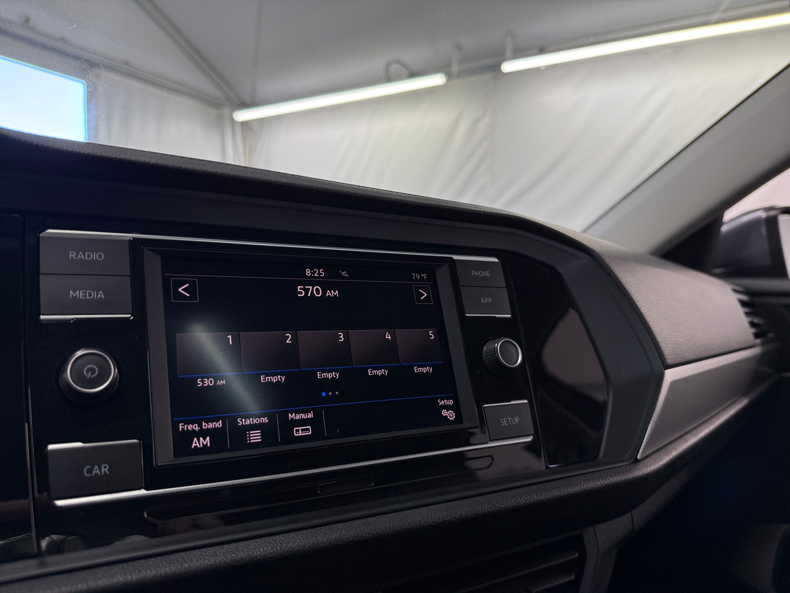 Thumbnail: 2019 Volkswagen Jetta - 4
