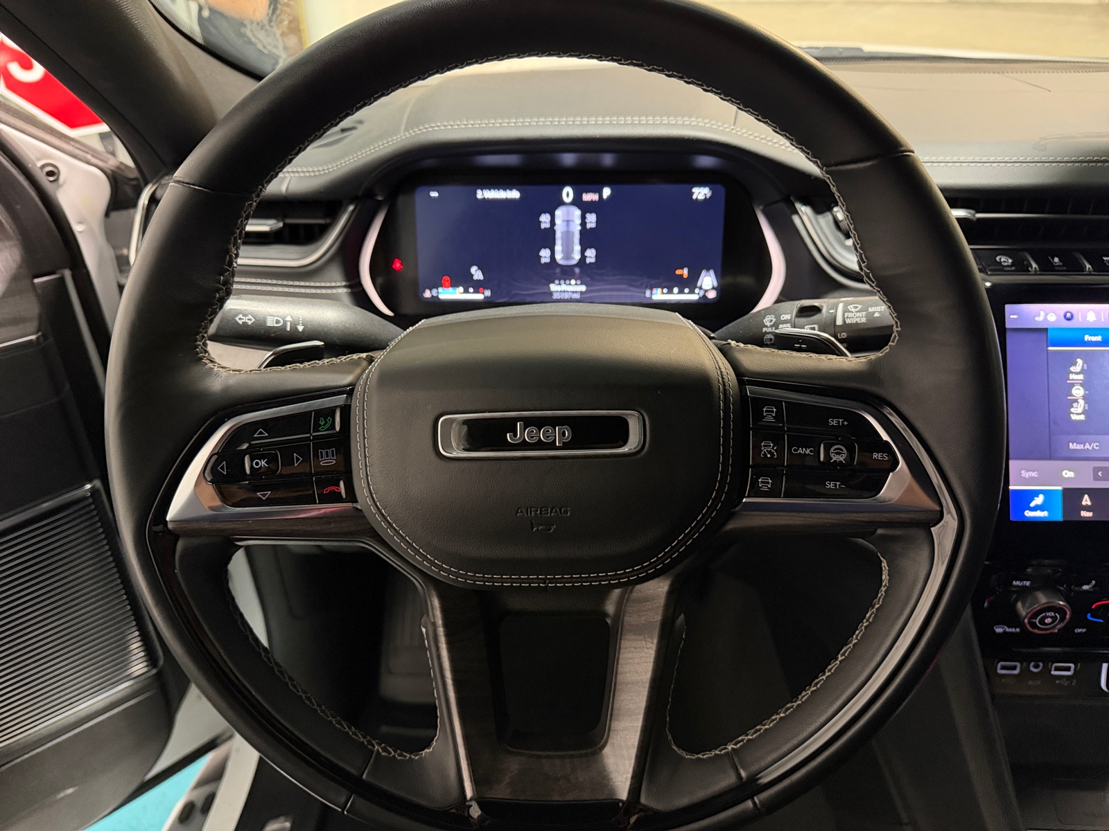 Thumbnail: 2023 Jeep Grand Cherokee - 4
