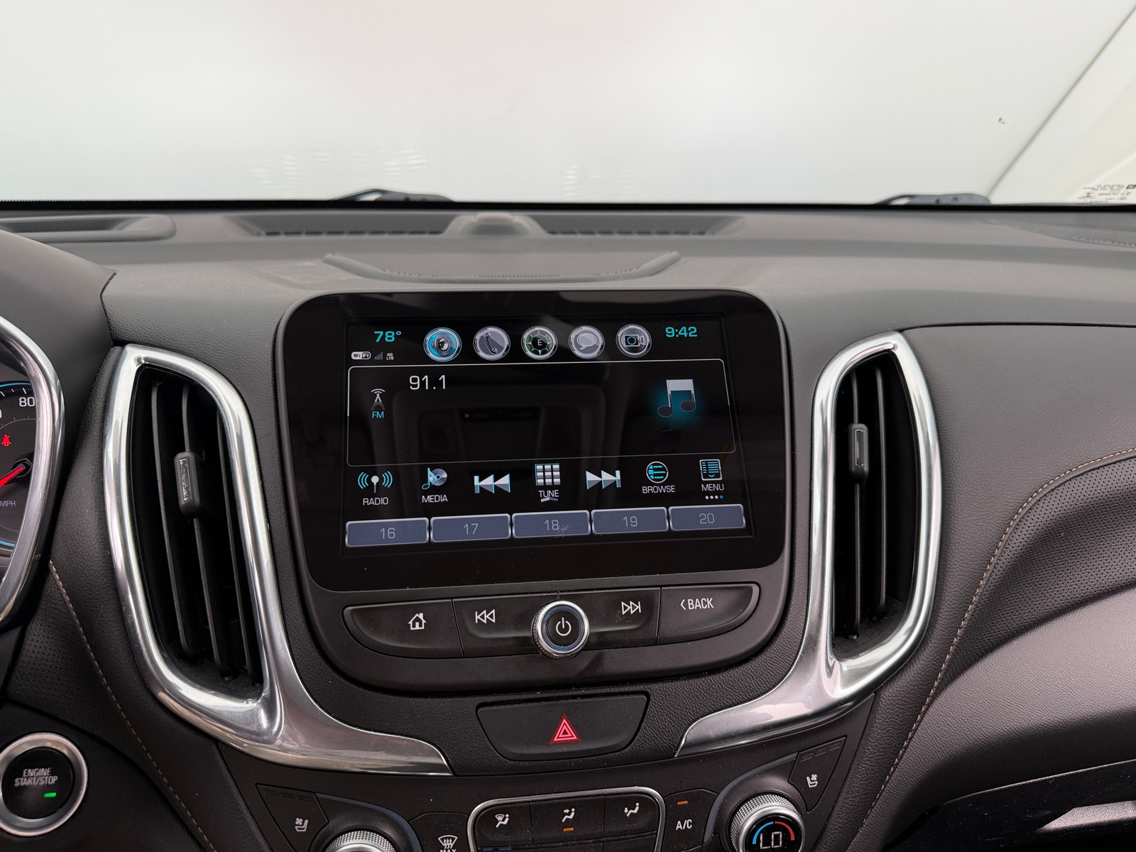Thumbnail: 2018 Chevrolet Equinox - 3