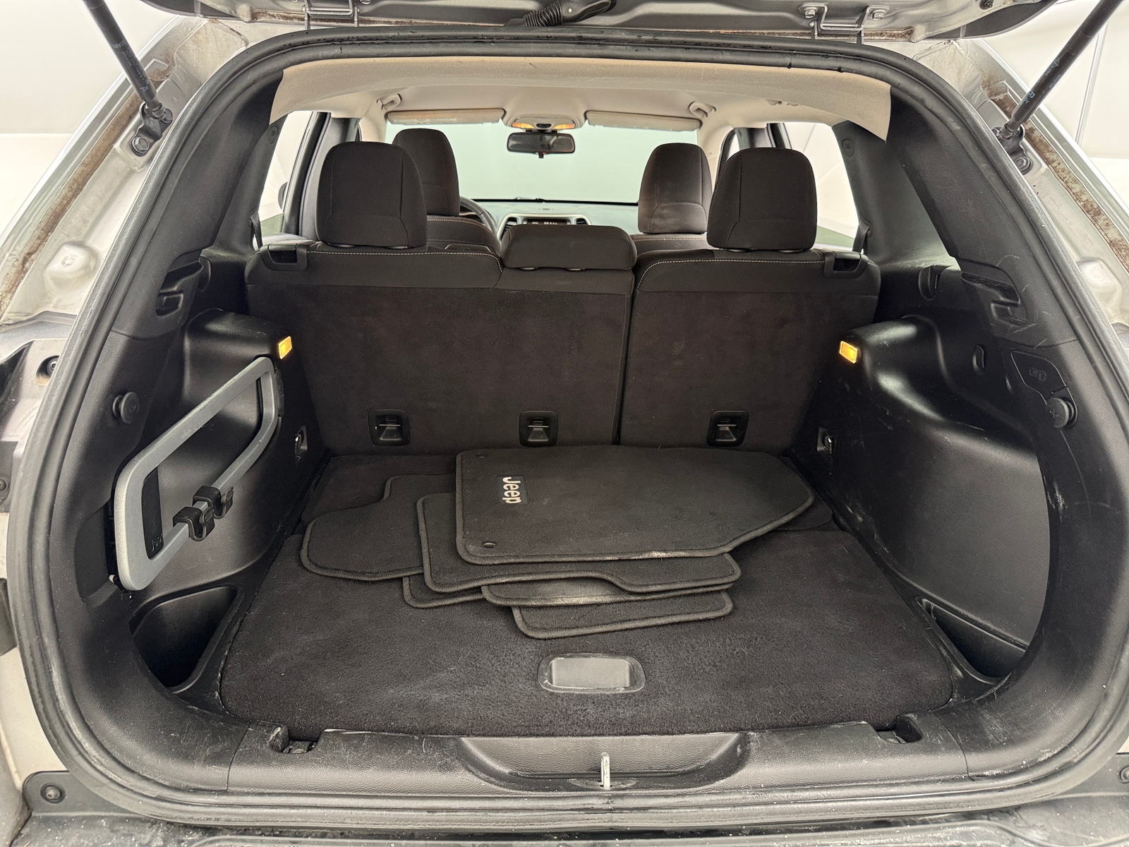 Thumbnail: 2016 Jeep Cherokee - 7