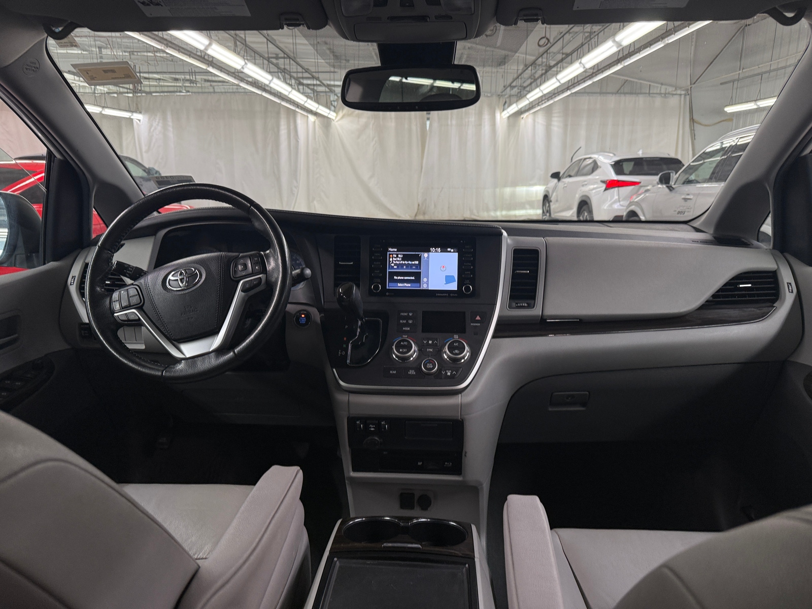 Thumbnail: 2020 Toyota Sienna - 2