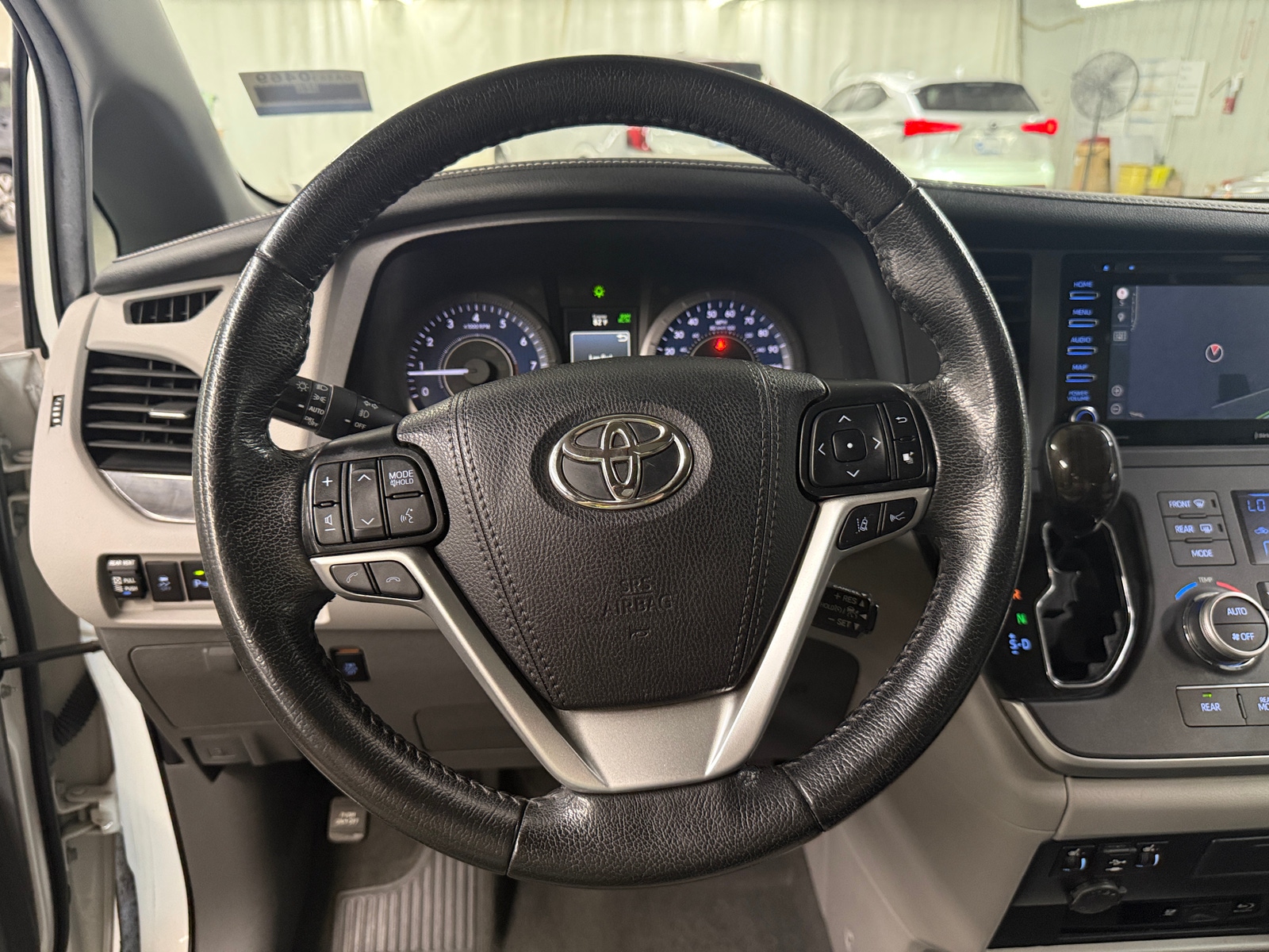 Thumbnail: 2020 Toyota Sienna - 4