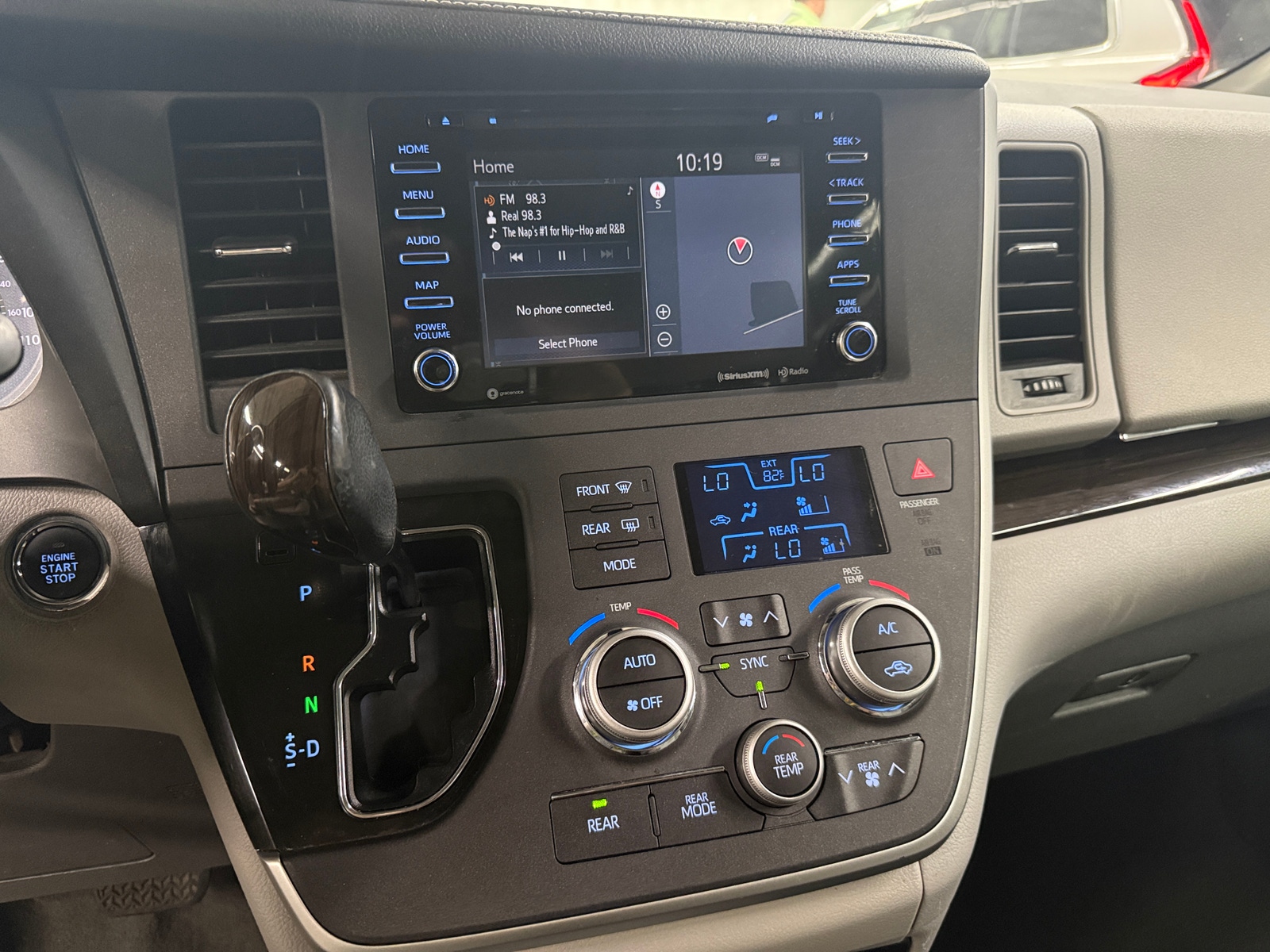 Thumbnail: 2020 Toyota Sienna - 3