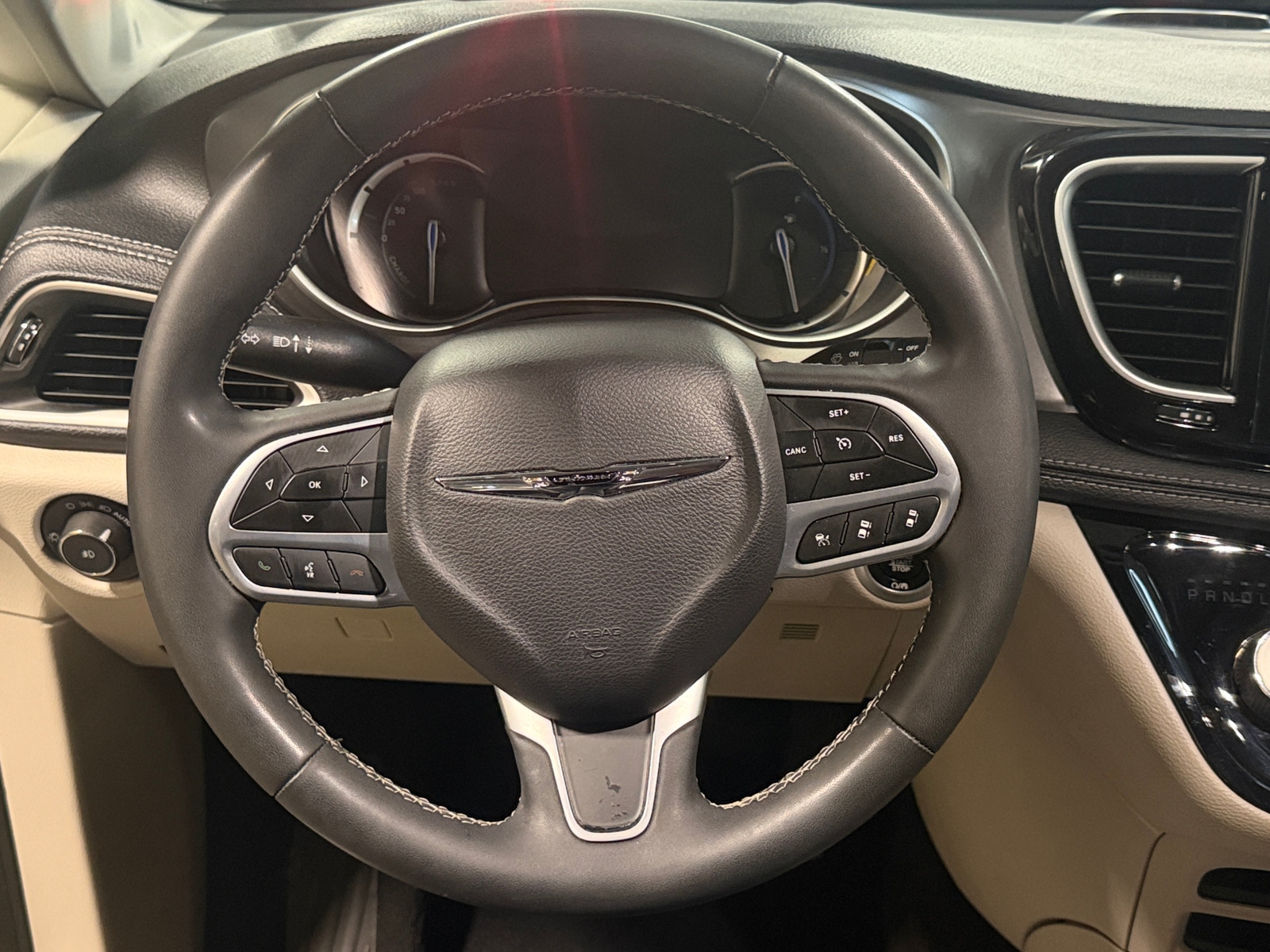 Thumbnail: 2023 Chrysler Pacifica - 4
