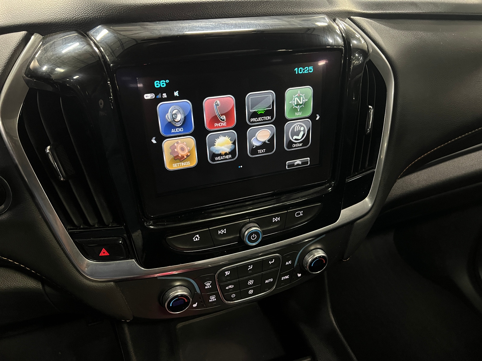 Thumbnail: 2019 Chevrolet Traverse - 3