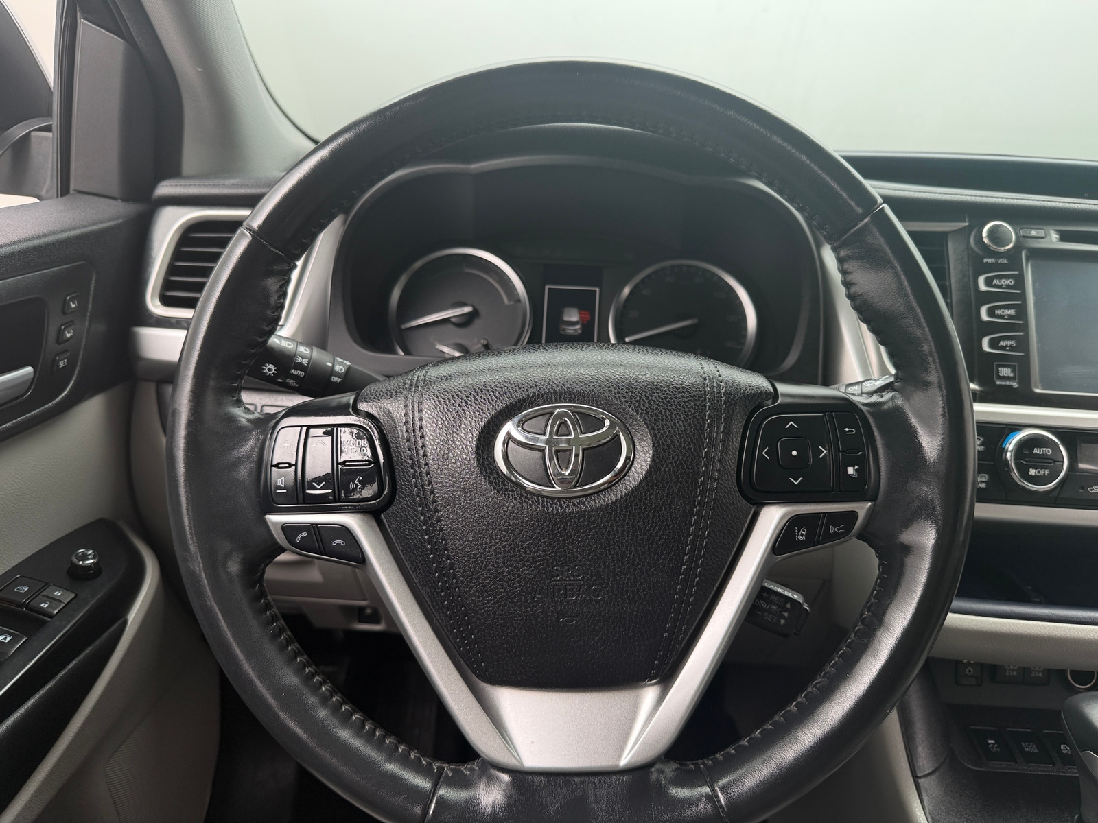 Thumbnail: 2017 Toyota Highlander - 5