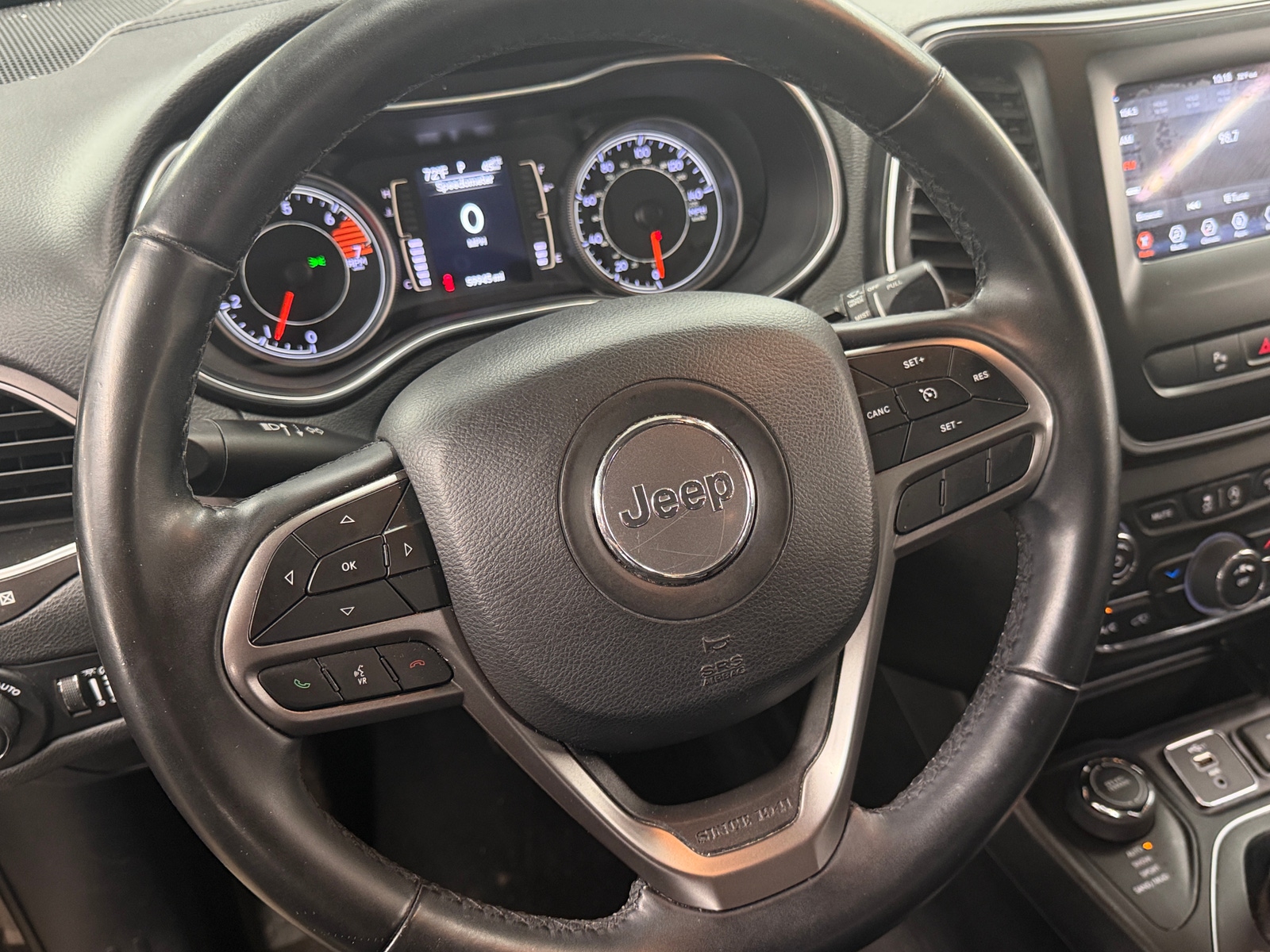 Thumbnail: 2019 Jeep Cherokee - 5