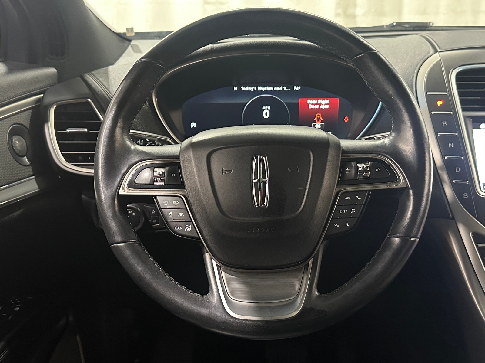 Thumbnail: 2019 Lincoln Nautilus - 4