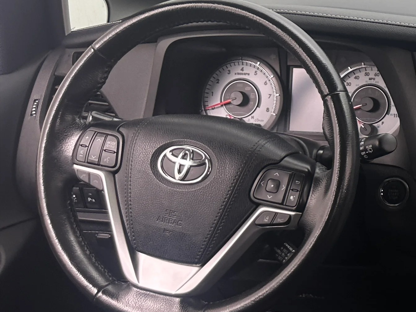 Thumbnail: 2019 Toyota Sienna - 4