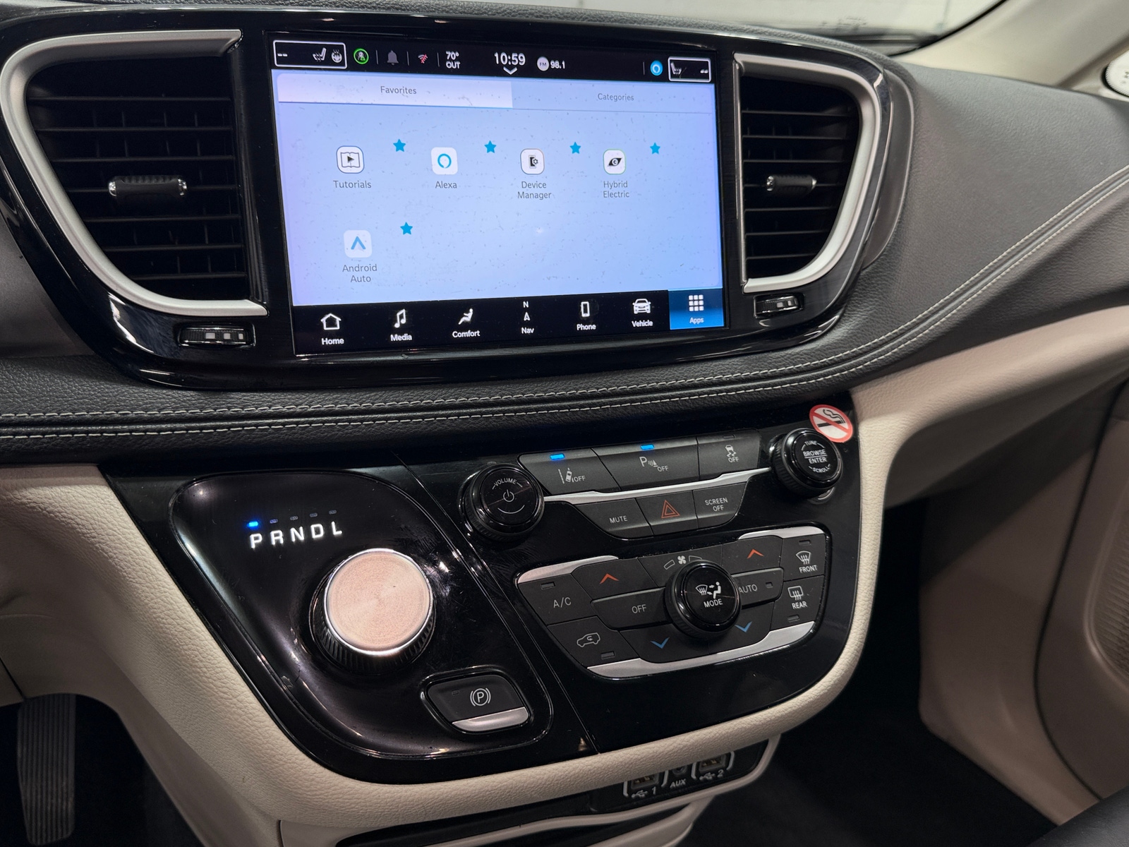 Thumbnail: 2024 Chrysler Pacifica - 3
