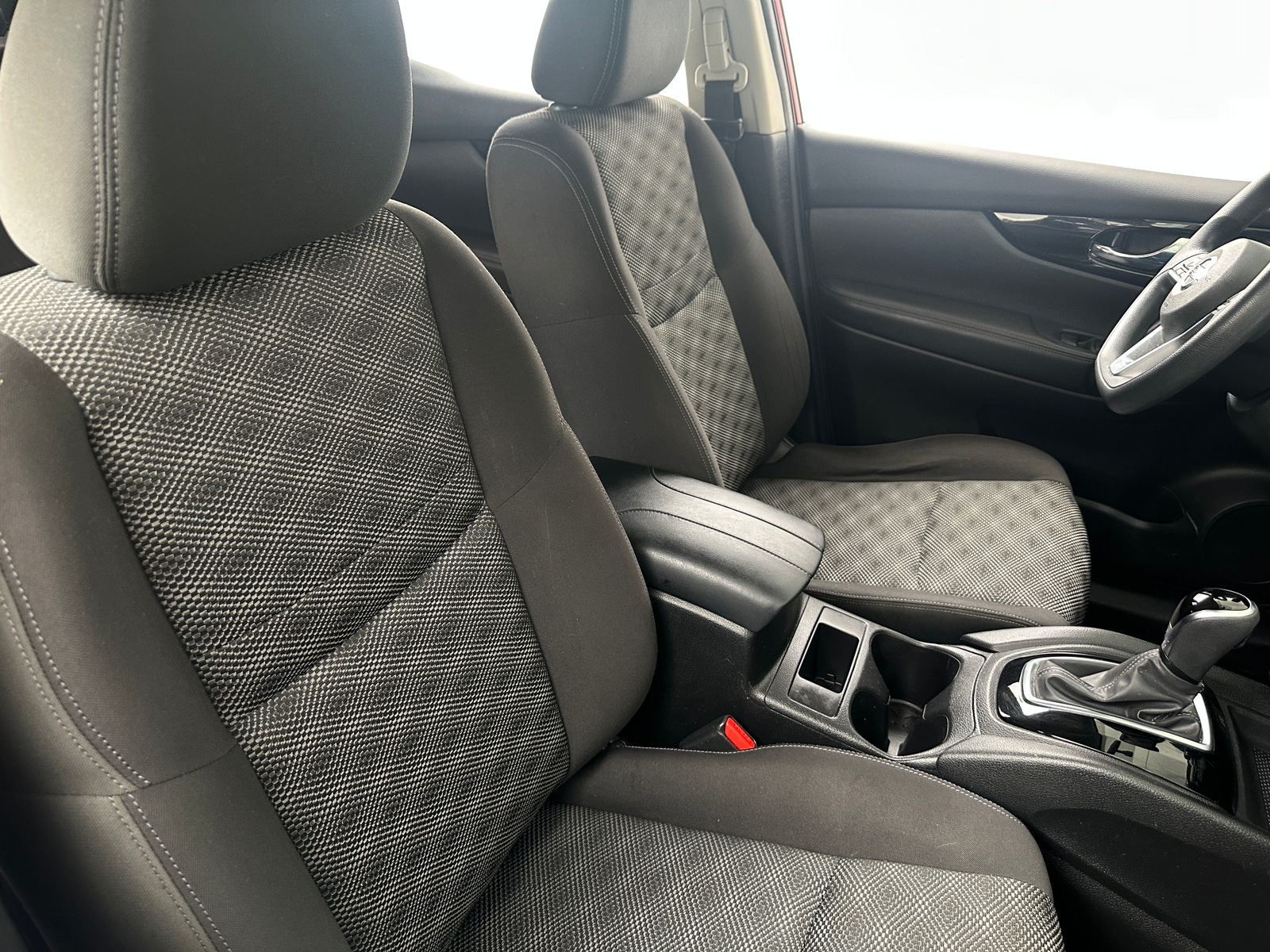 Thumbnail: 2017 Nissan Rogue Sport - 2
