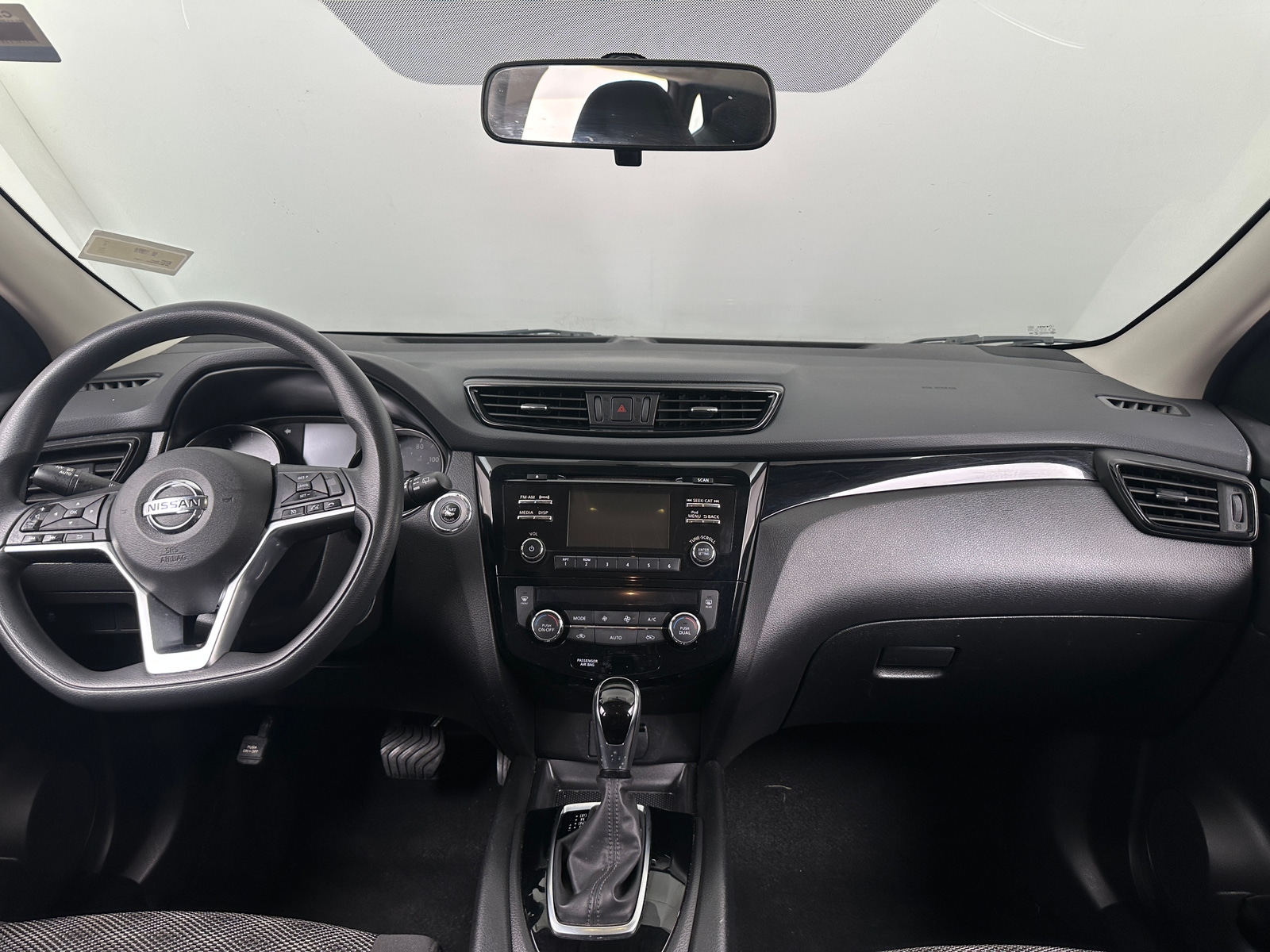 Thumbnail: 2017 Nissan Rogue Sport - 3