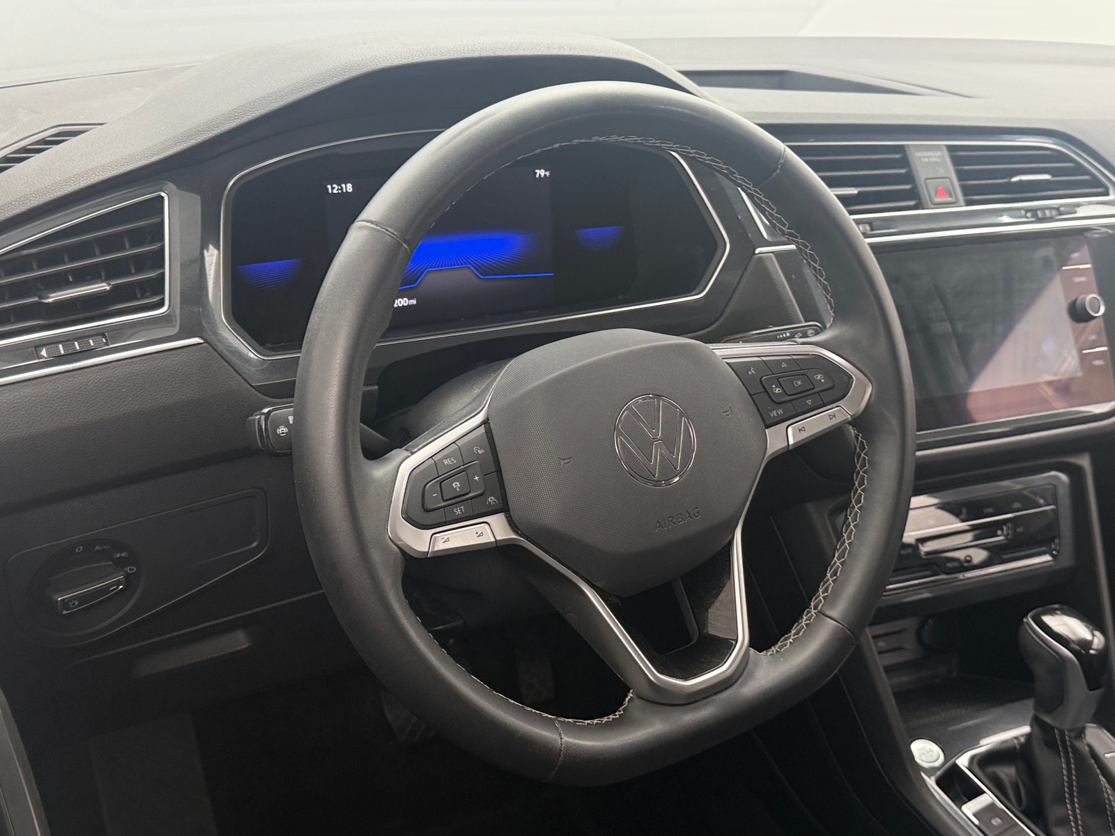 Thumbnail: 2022 Volkswagen Tiguan - 4