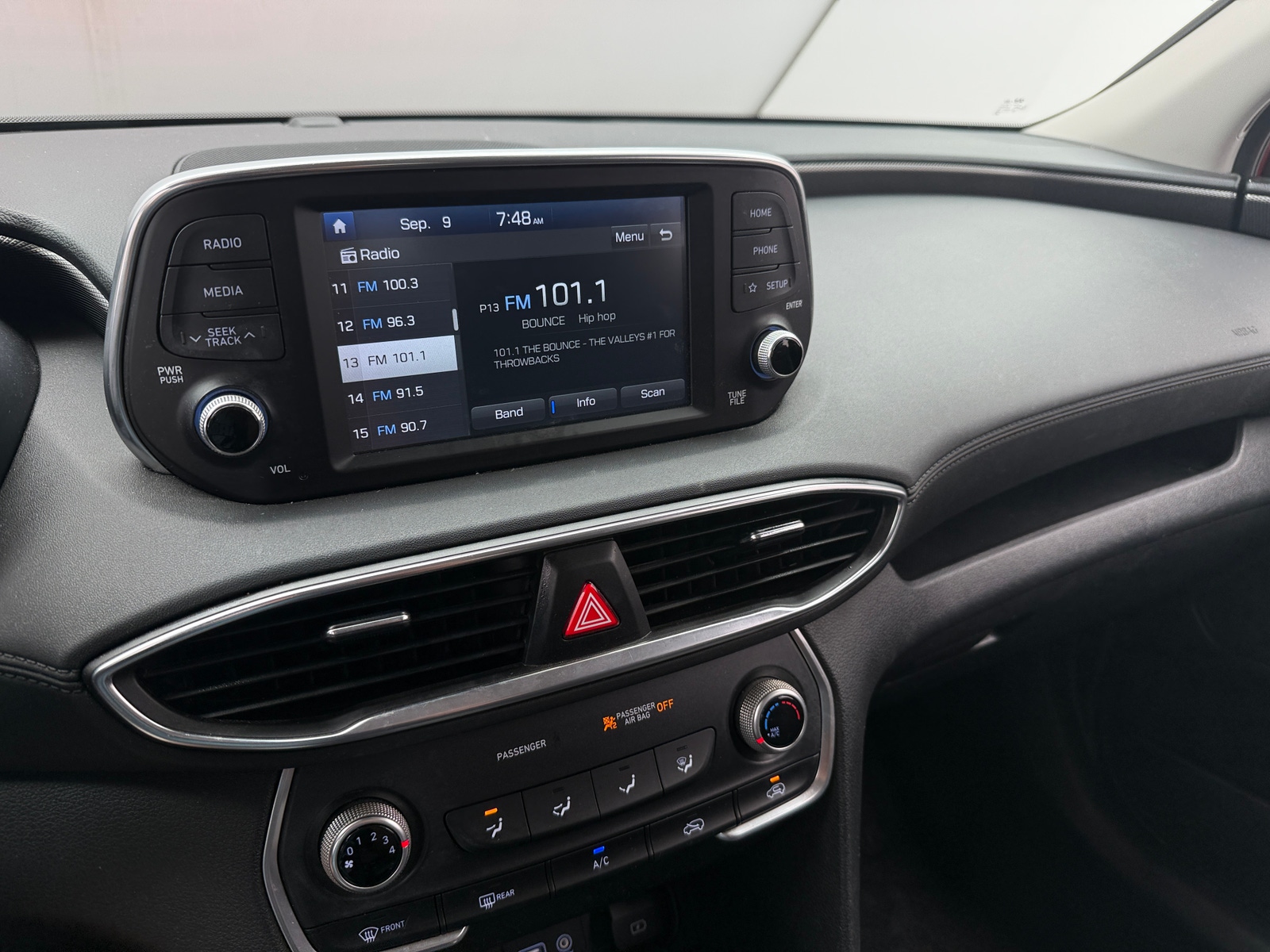 Thumbnail: 2019 Hyundai Santa Fe - 4