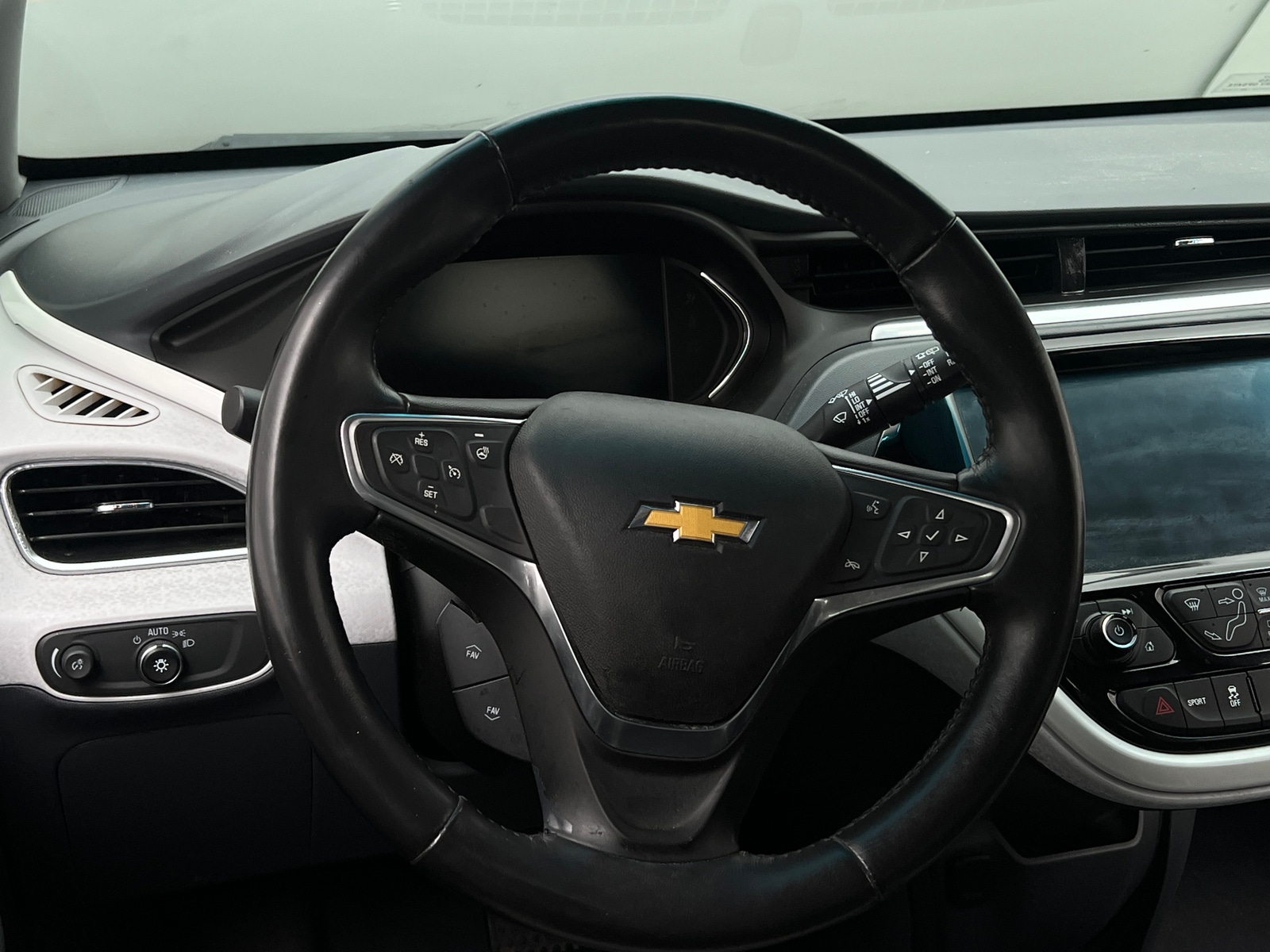 Thumbnail: 2017 Chevrolet Bolt EV - 5
