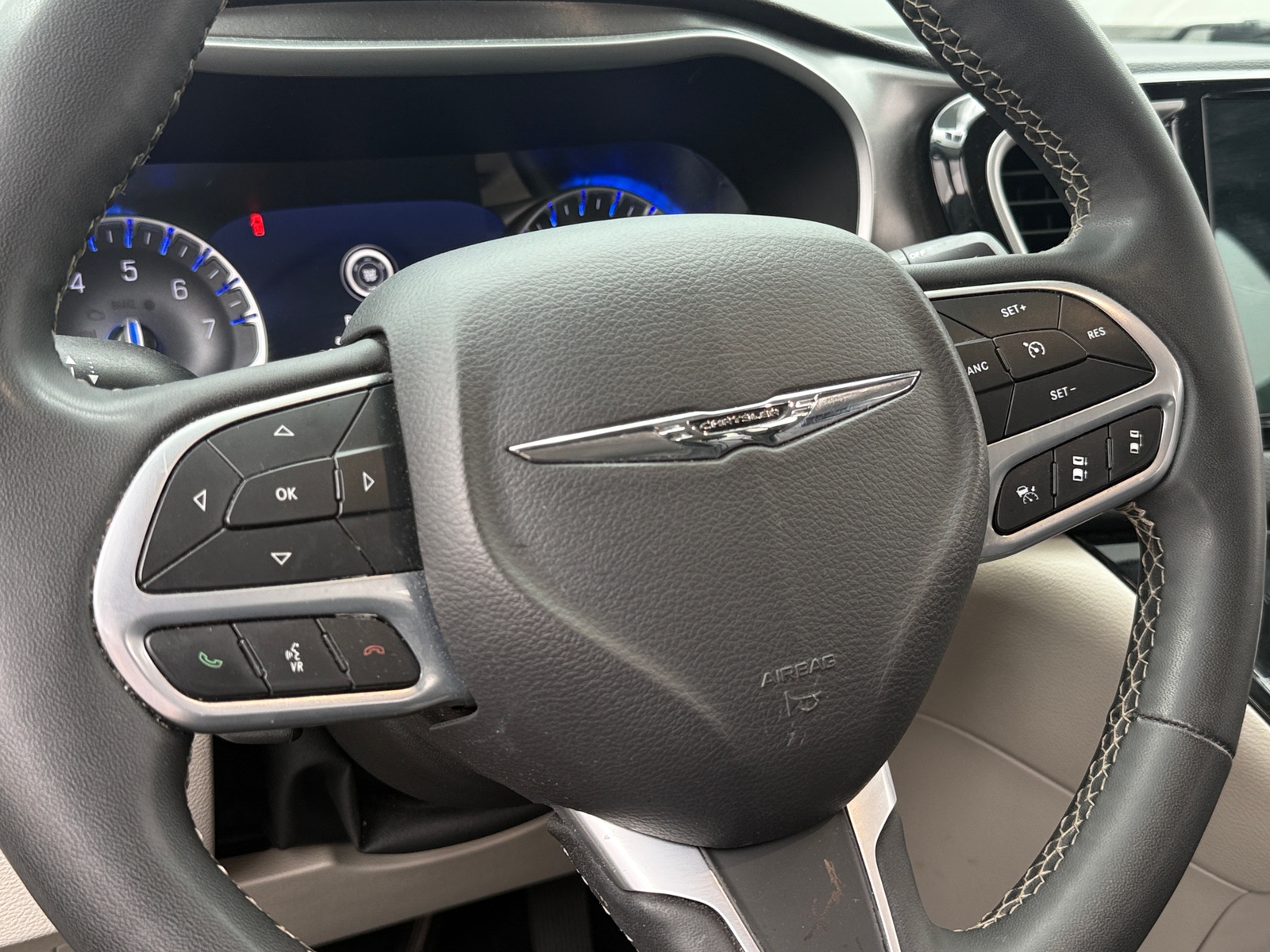 Thumbnail: 2024 Chrysler Pacifica - 4