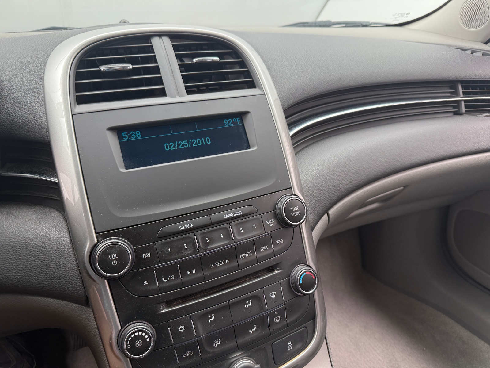Thumbnail: 2016 Chevrolet Malibu - 4