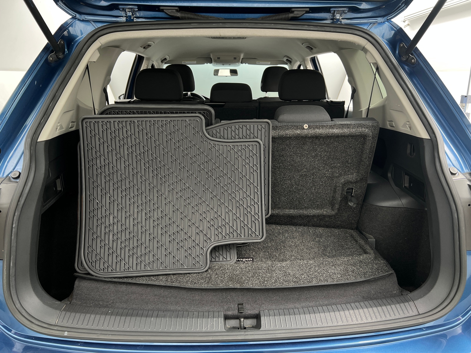 Thumbnail: 2018 Volkswagen Tiguan - 7
