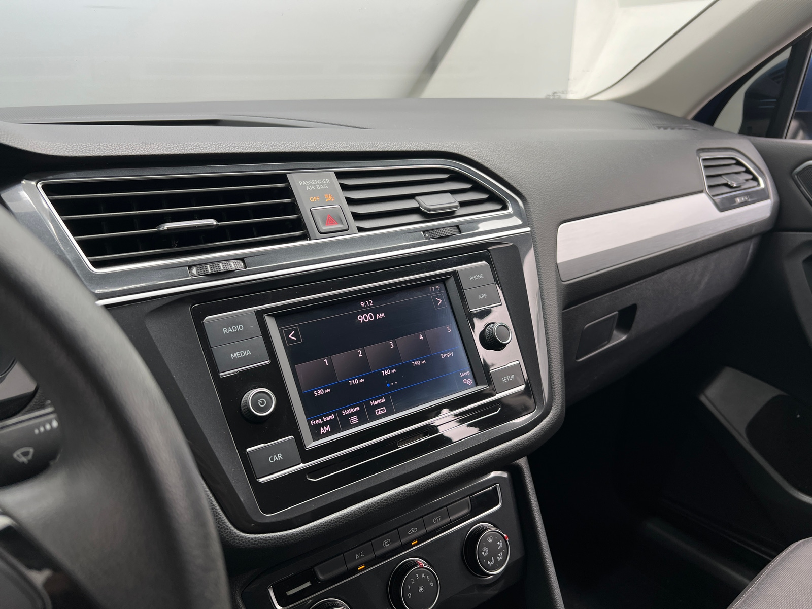 Thumbnail: 2018 Volkswagen Tiguan - 4