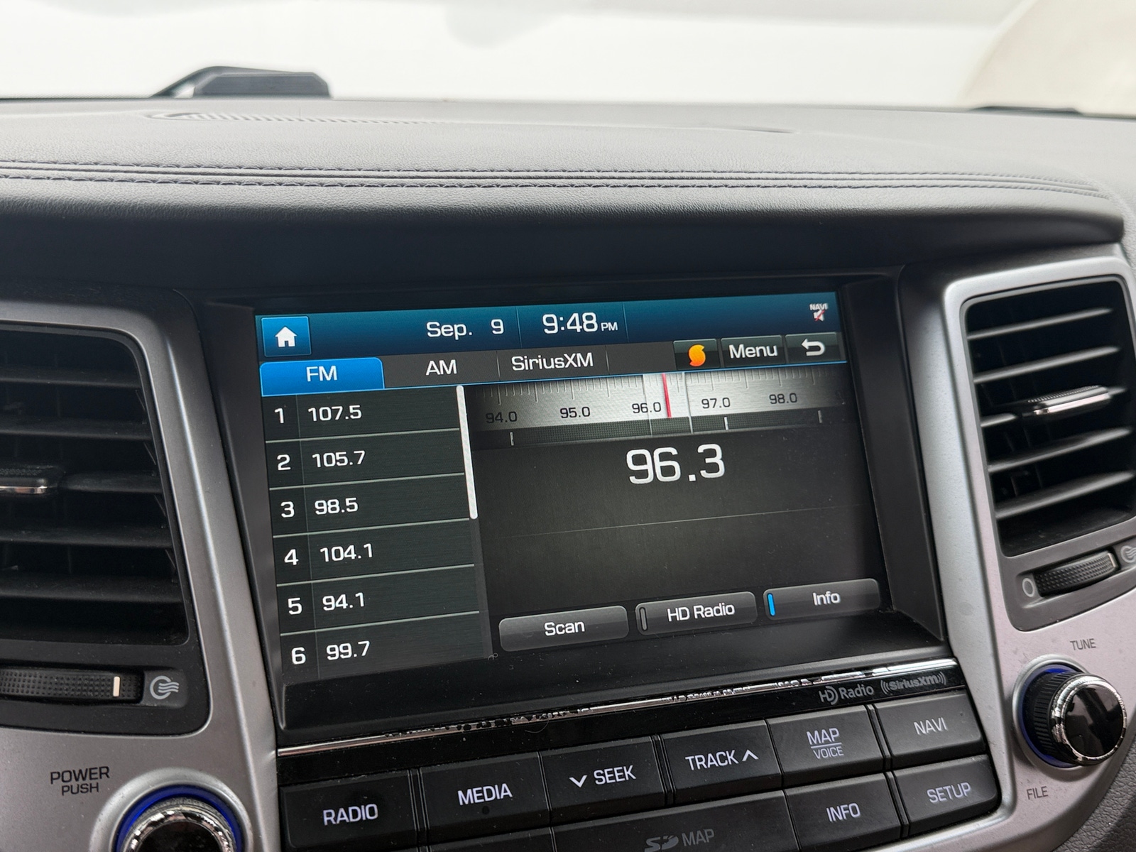 Thumbnail: 2016 Hyundai Tucson - 4