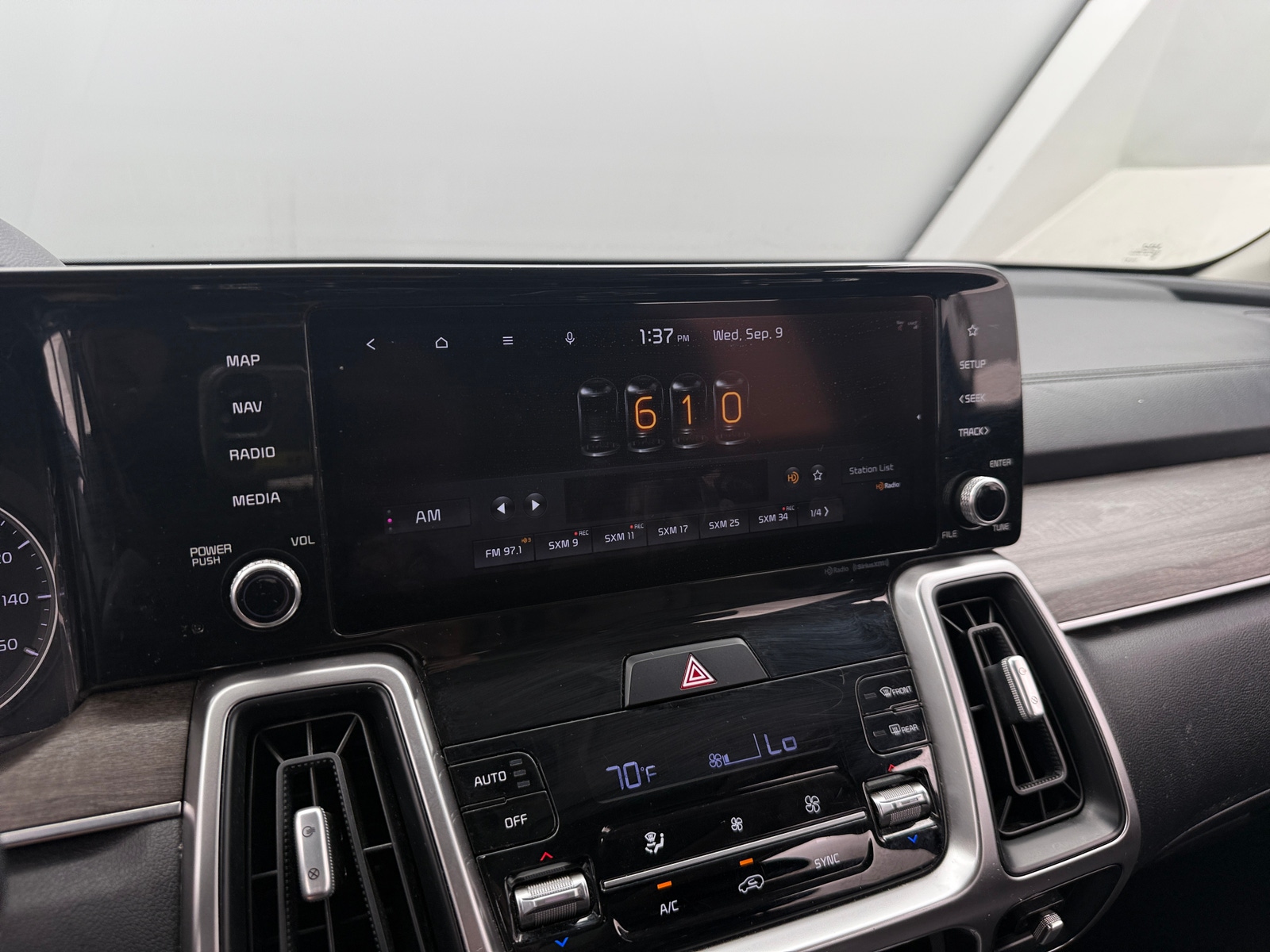 Thumbnail: 2022 Kia Sorento - 3