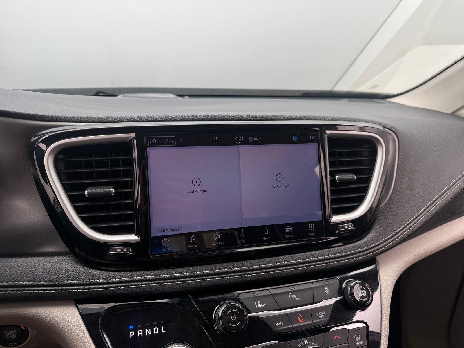 Thumbnail: 2024 Chrysler Pacifica - 3