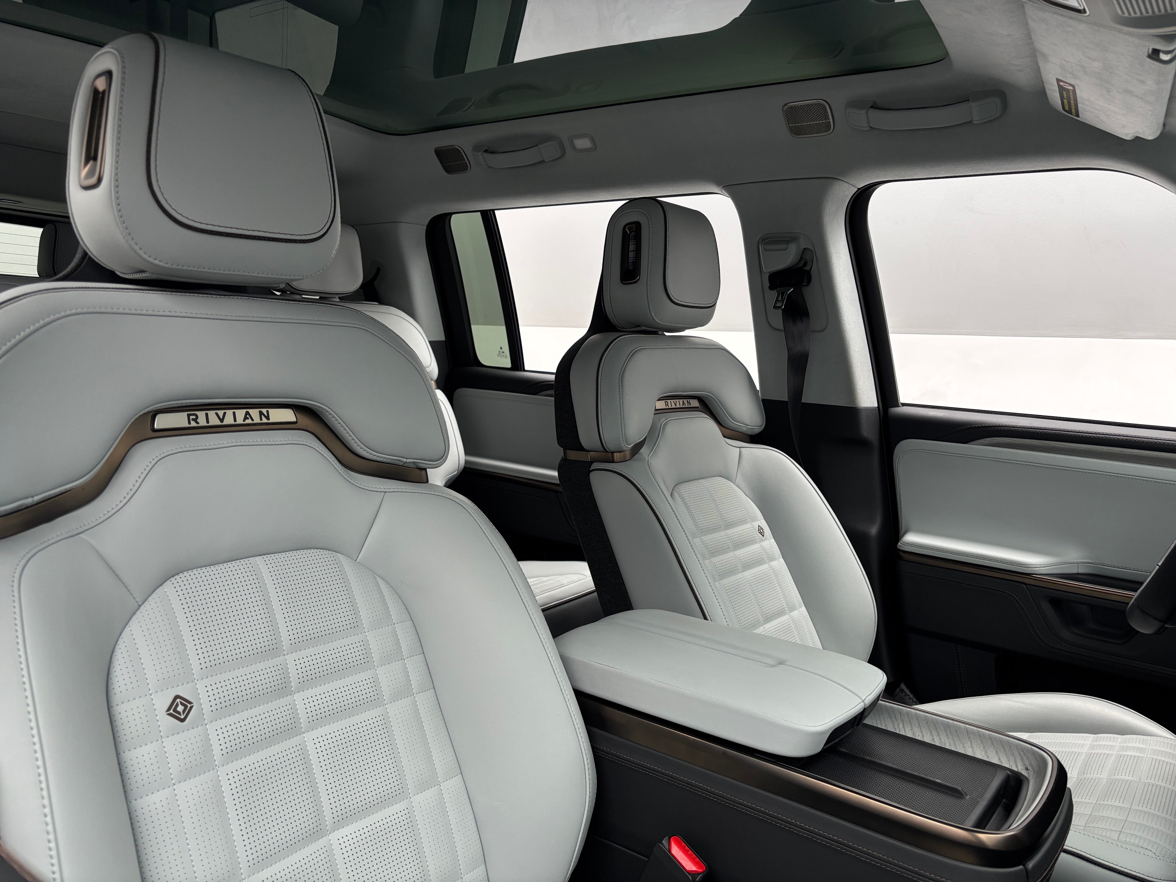 2026 Rivian R1S