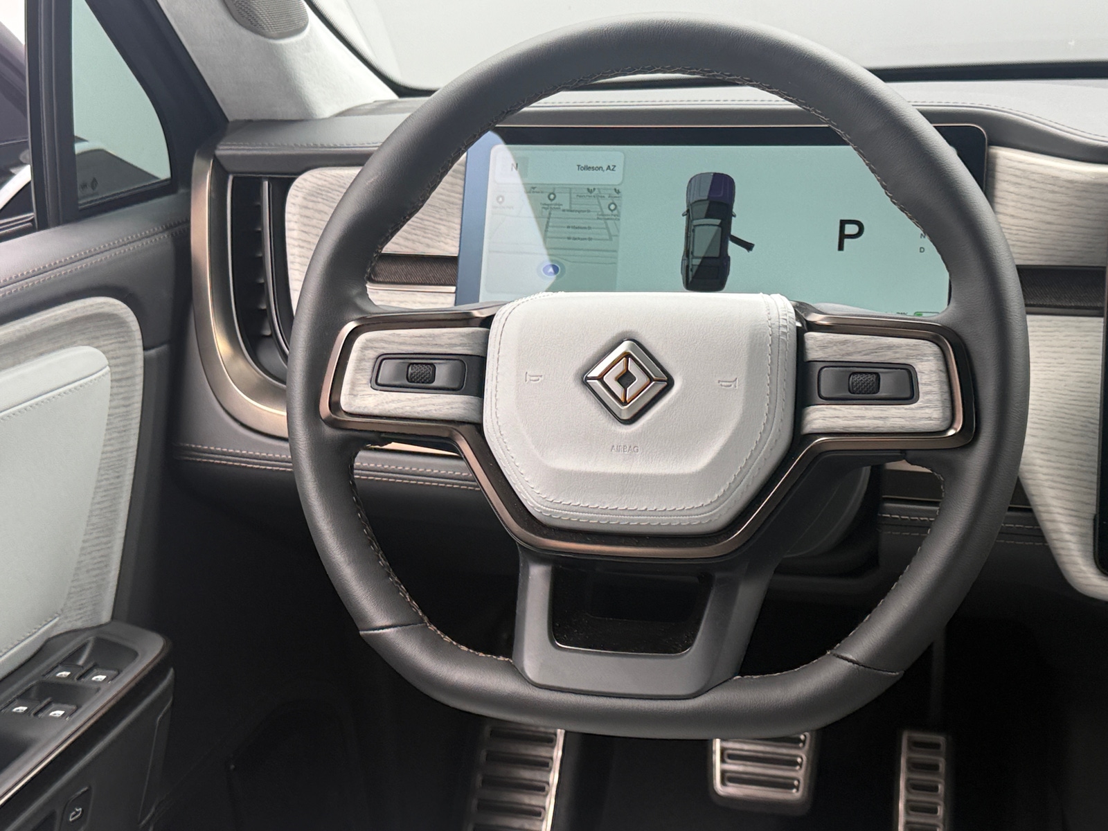 Thumbnail: 2026 Rivian R1S - 4