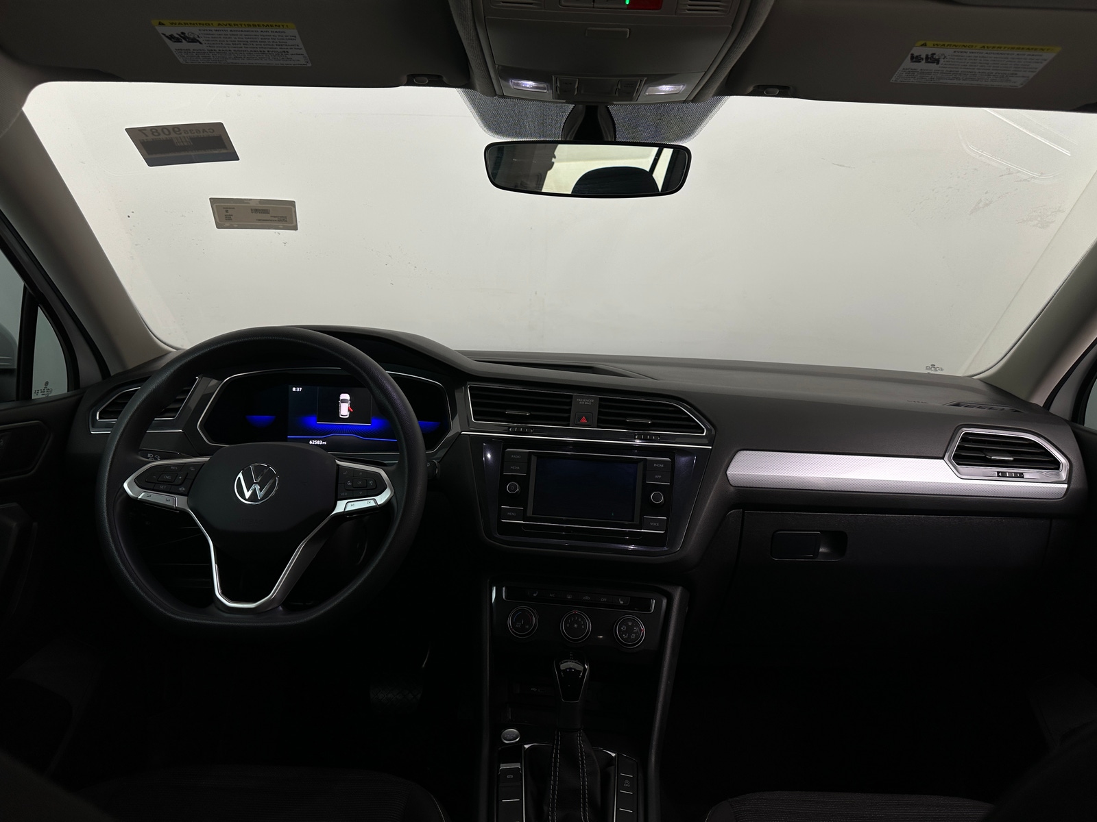 Thumbnail: 2023 Volkswagen Tiguan - 3