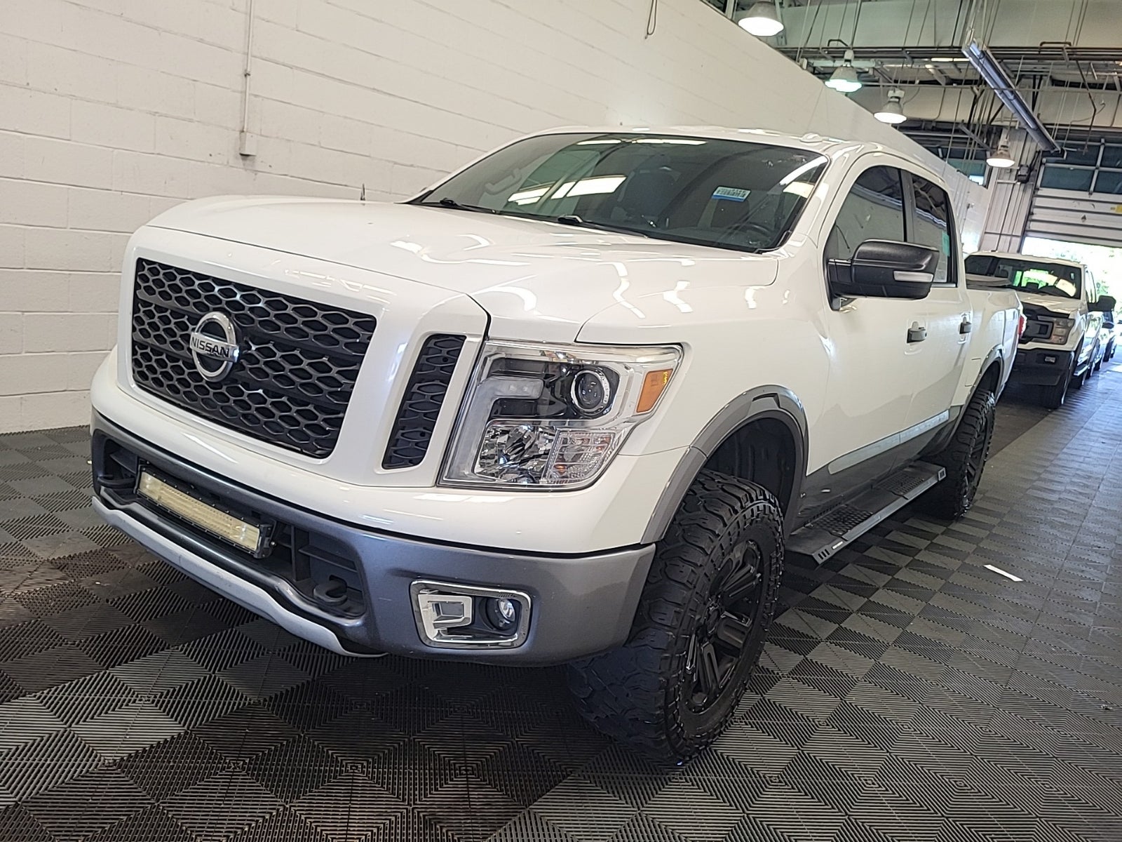 2018 Nissan Titan 4x4 Crew Cab Pro-4x