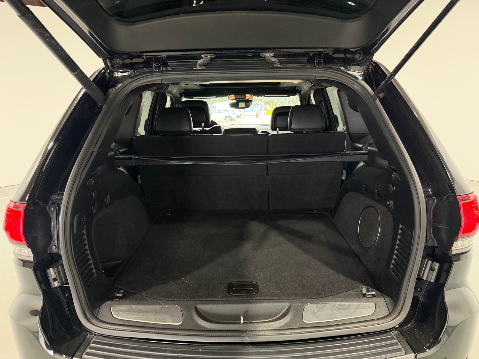 Thumbnail: 2019 Jeep Grand Cherokee - 6